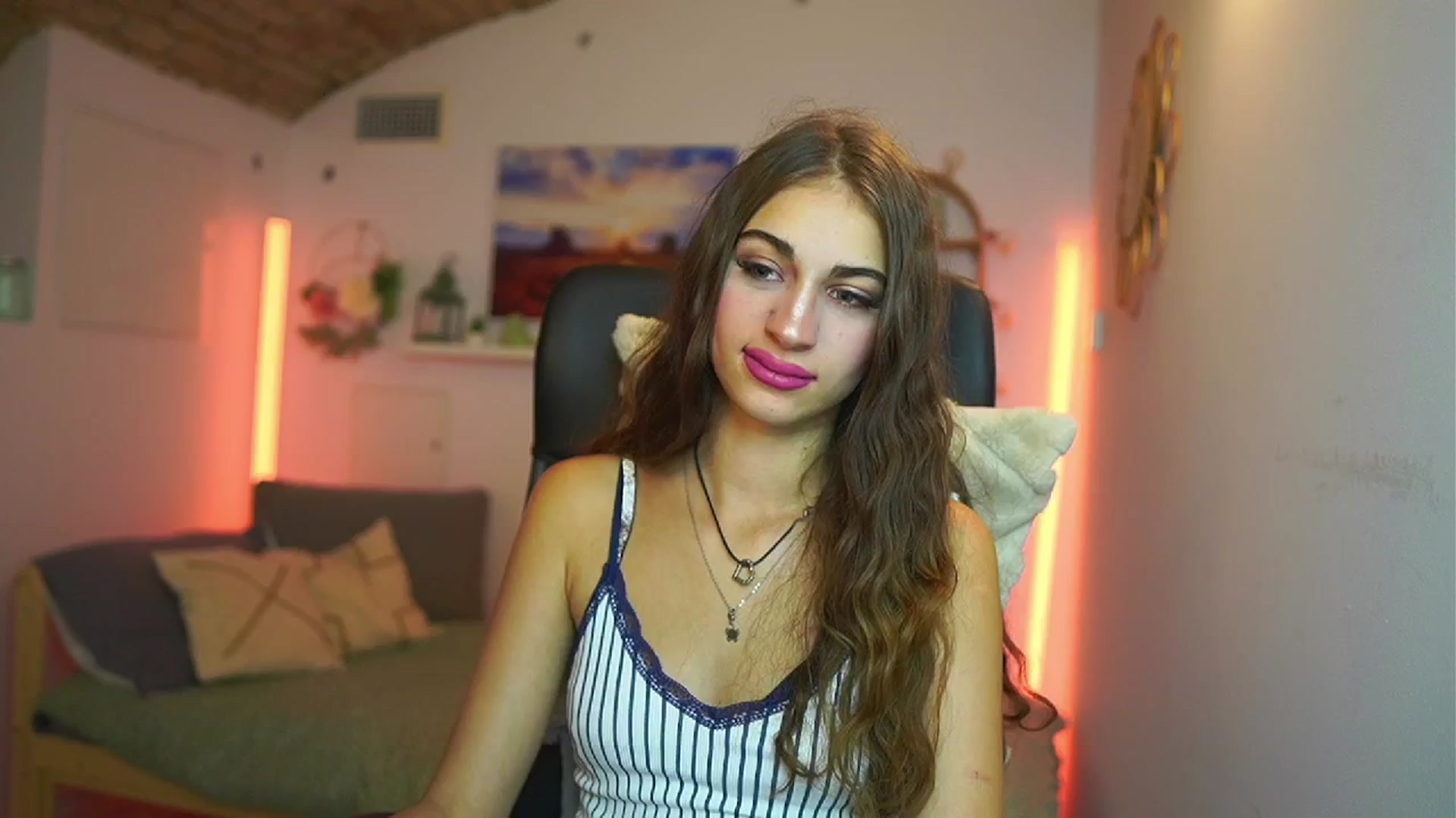 Gallery image thumbnail from Sophie__Grey's myfreecams stream on, 07/31/2025, 17:09 image 6 of 20