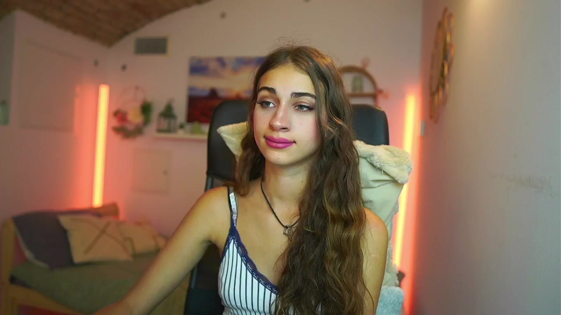Gallery image thumbnail from Sophie__Grey's myfreecams stream on, 07/31/2025, 17:47 image 18 of 20