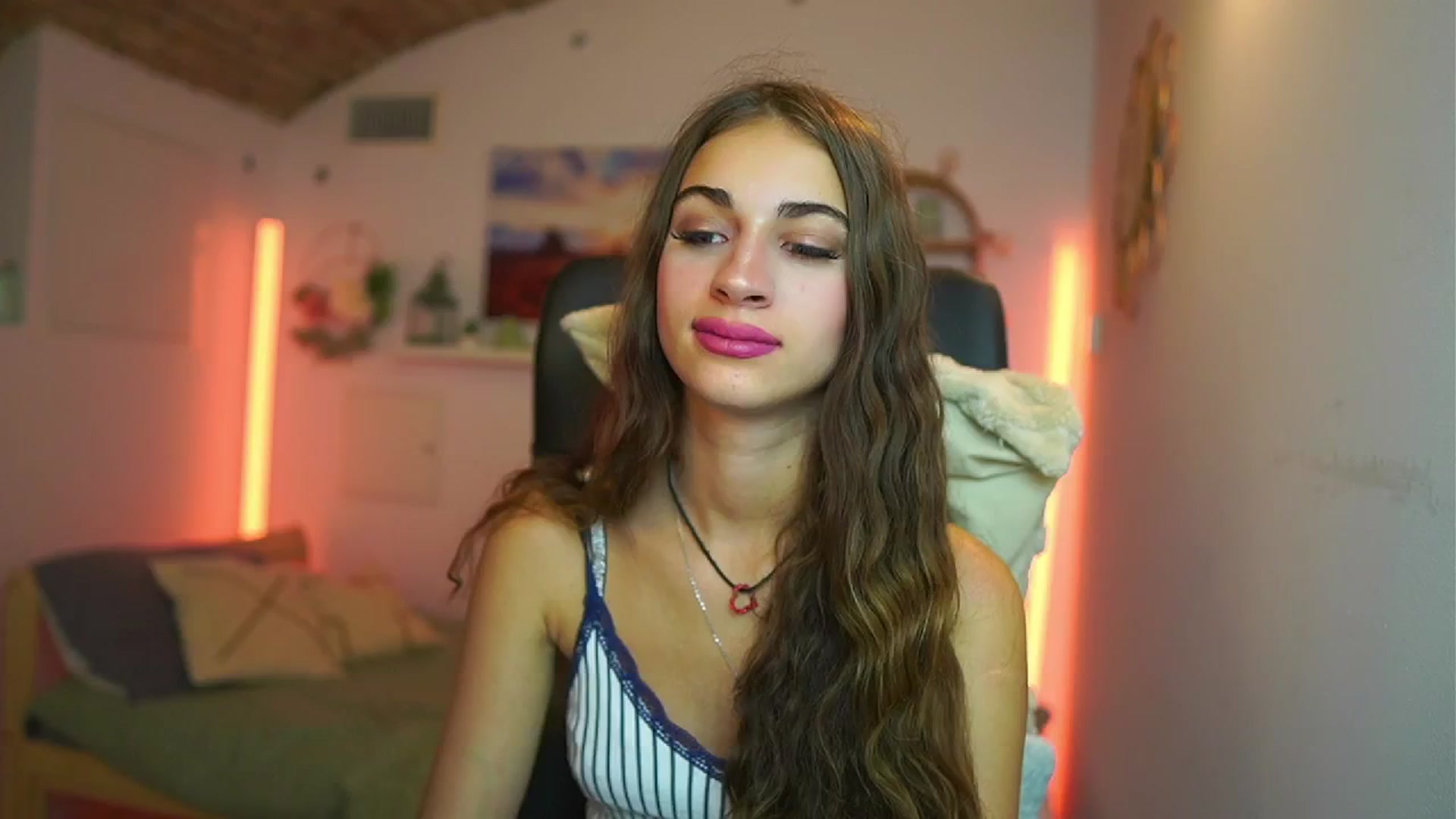 Gallery image thumbnail from Sophie__Grey's myfreecams stream on, 07/31/2025, 17:47 image 4 of 20