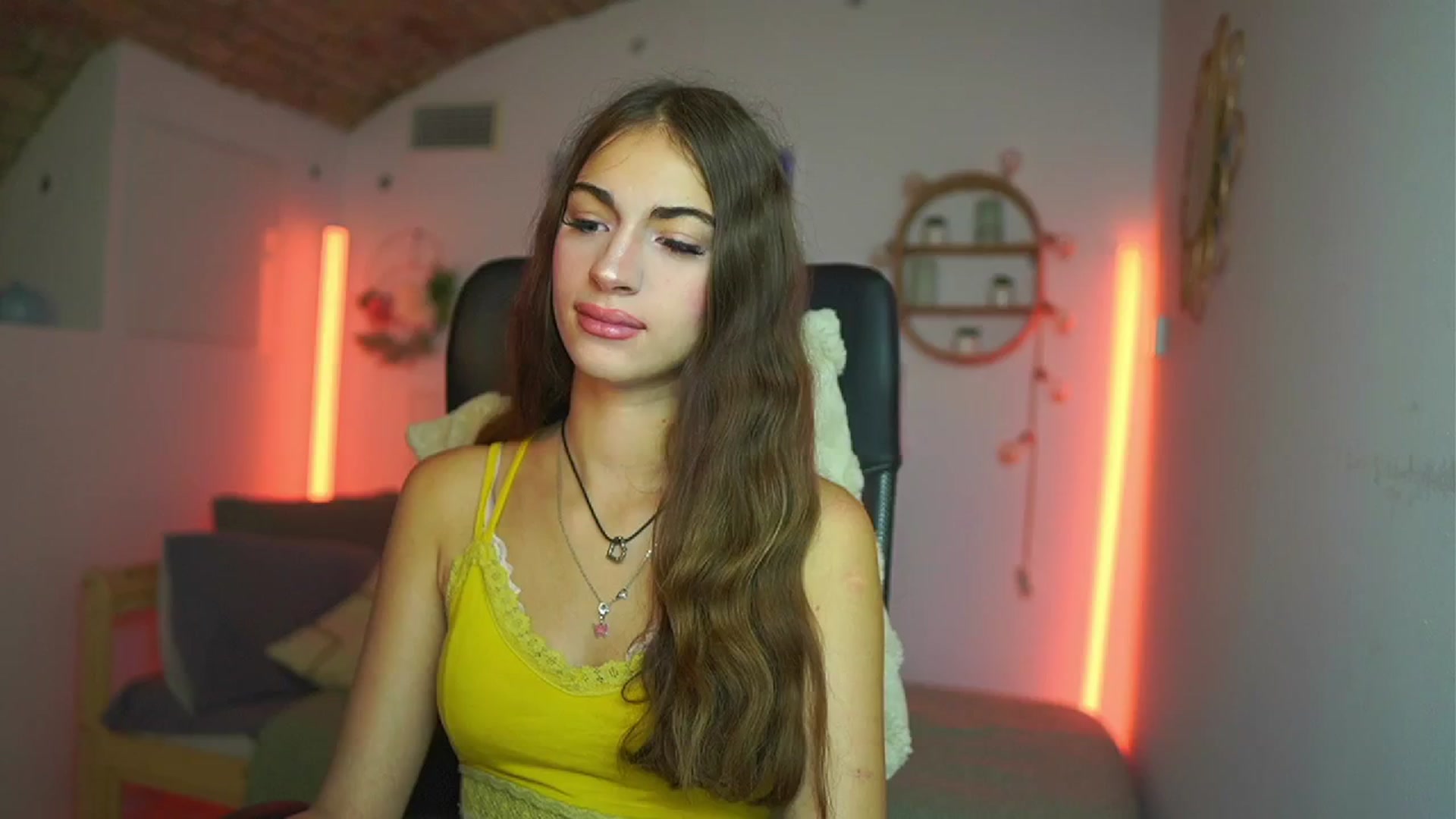 Gallery image thumbnail from Sophie__Grey's myfreecams stream on, 08/01/2025, 13:17 image 5 of 20