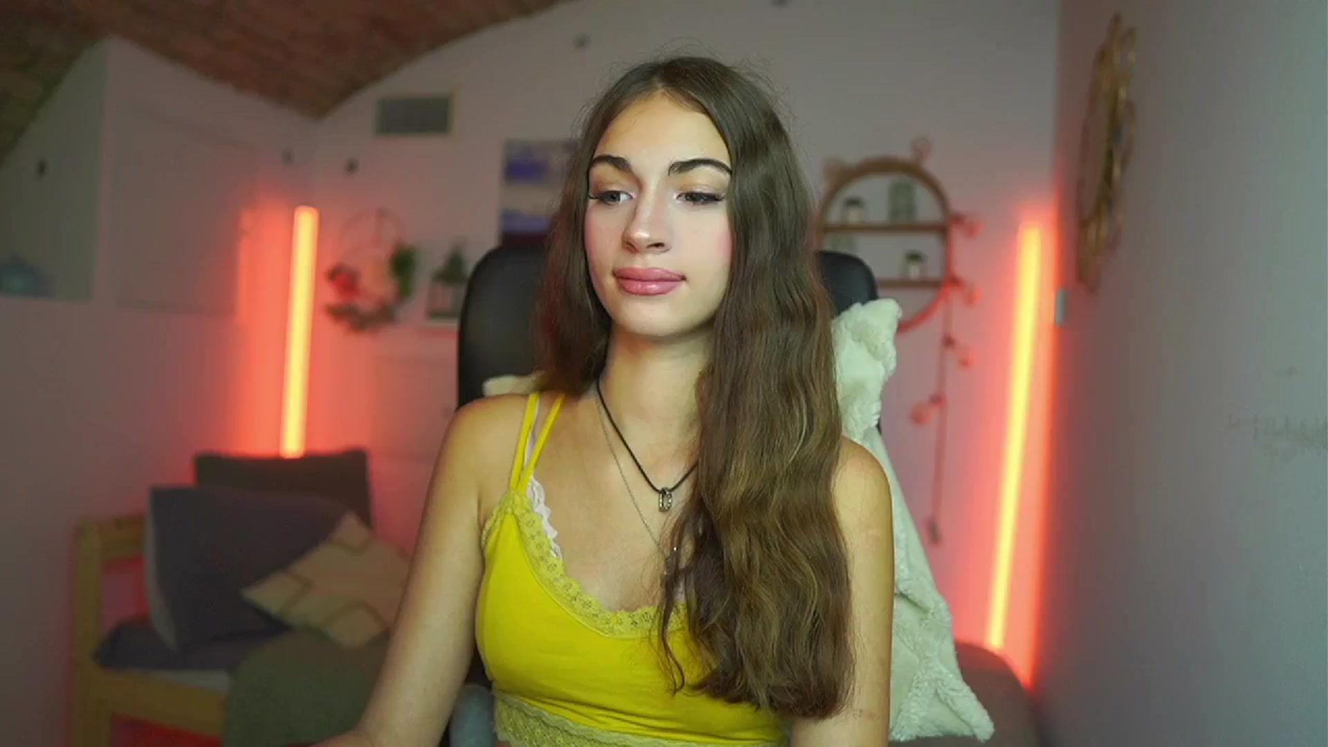 Gallery image thumbnail from Sophie__Grey's myfreecams stream on, 08/01/2025, 13:17 image 18 of 20