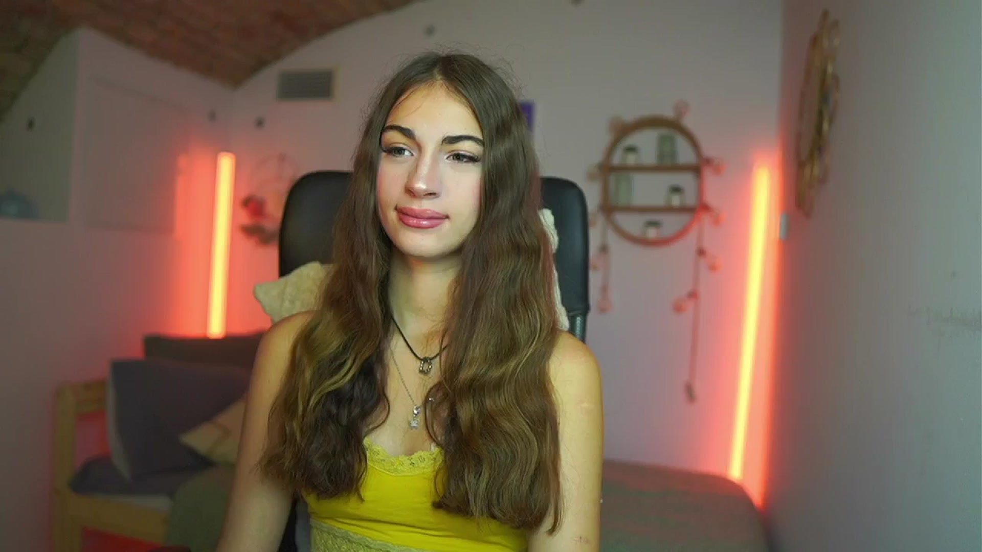 Gallery image thumbnail from Sophie__Grey's myfreecams stream on, 08/01/2025, 13:17 image 4 of 20