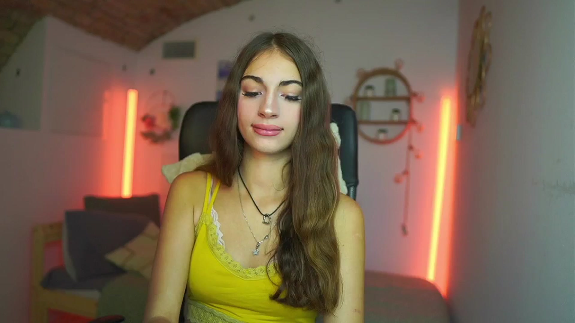 Gallery image thumbnail from Sophie__Grey's myfreecams stream on, 08/01/2025, 13:17 image 9 of 20