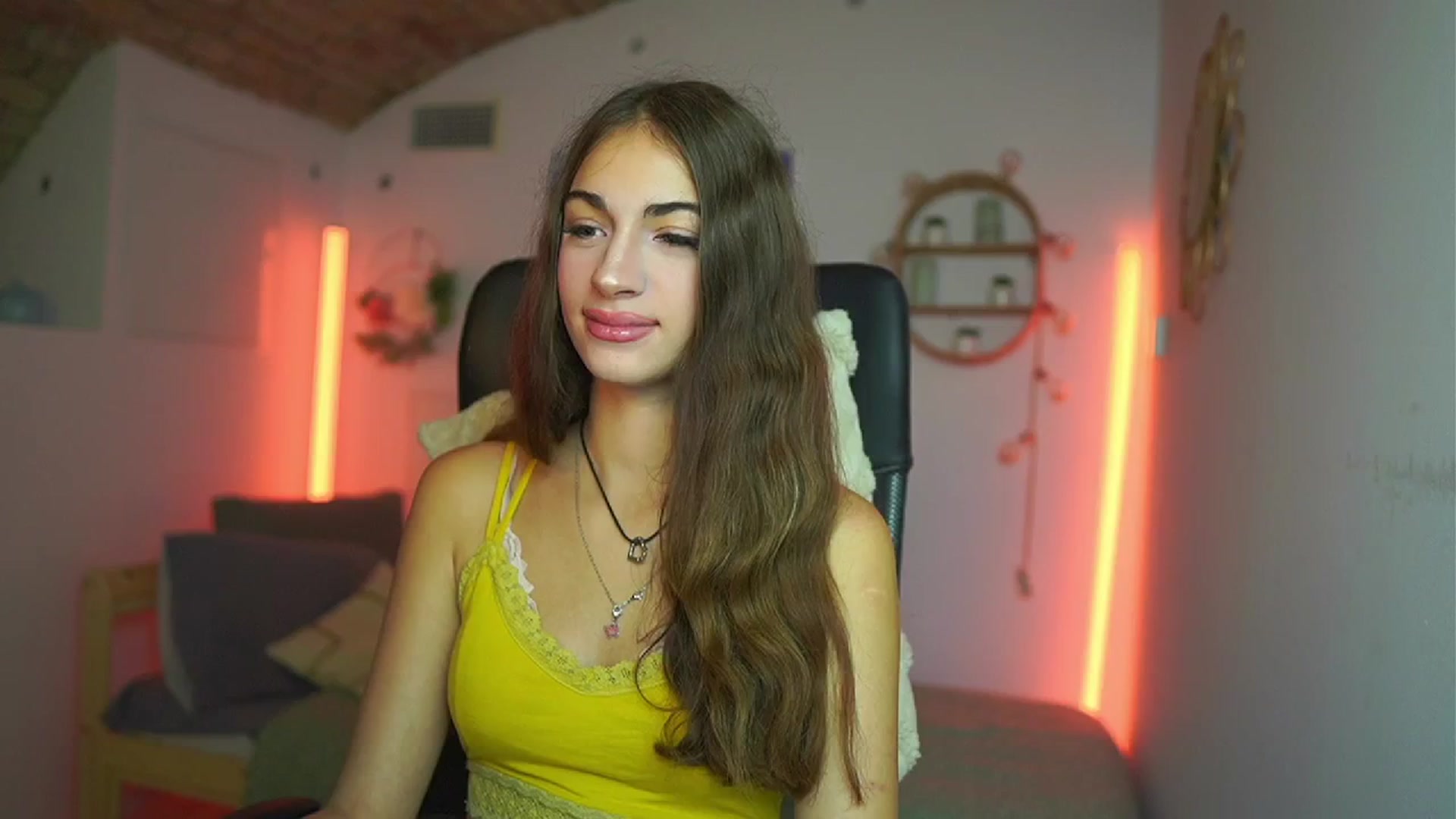 Gallery image thumbnail from Sophie__Grey's myfreecams stream on, 08/01/2025, 13:17 image 8 of 20