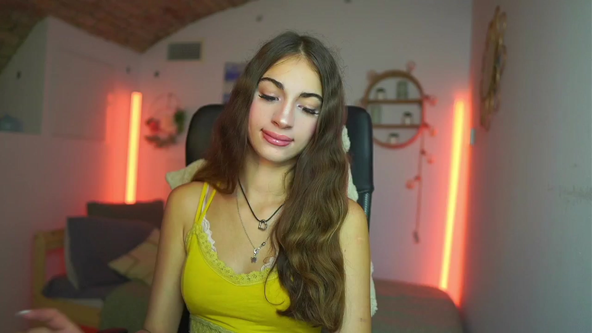 Gallery image thumbnail from Sophie__Grey's myfreecams stream on, 08/01/2025, 13:17 image 12 of 20