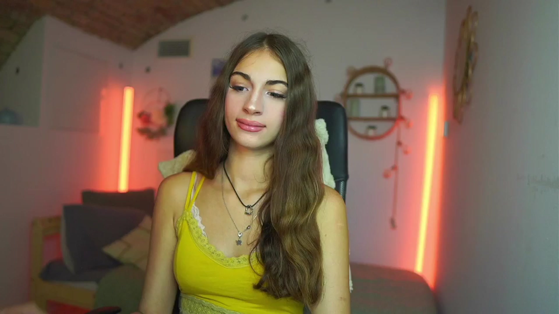 Gallery image thumbnail from Sophie__Grey's myfreecams stream on, 08/01/2025, 13:17 image 10 of 20