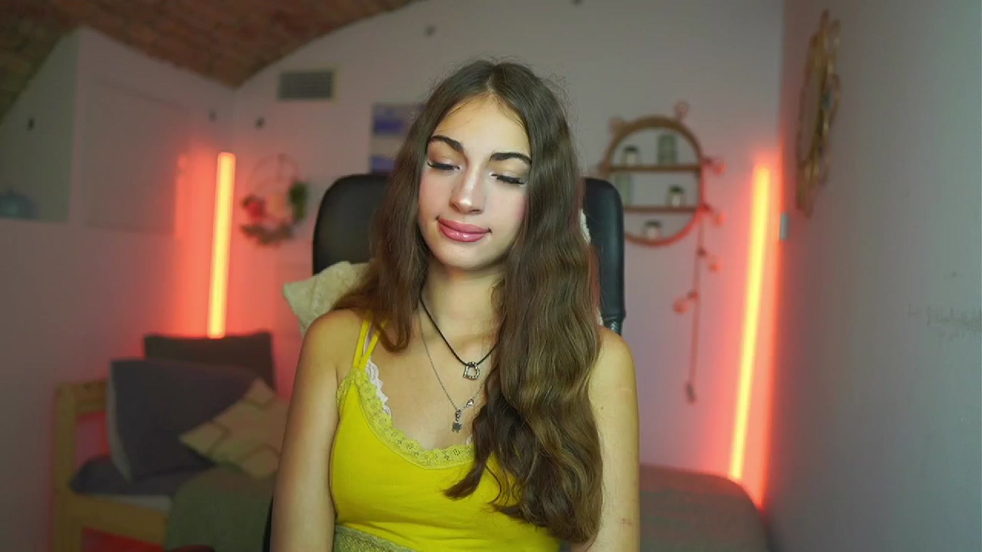 Gallery image thumbnail from Sophie__Grey's myfreecams stream on, 08/01/2025, 13:17 image 16 of 20