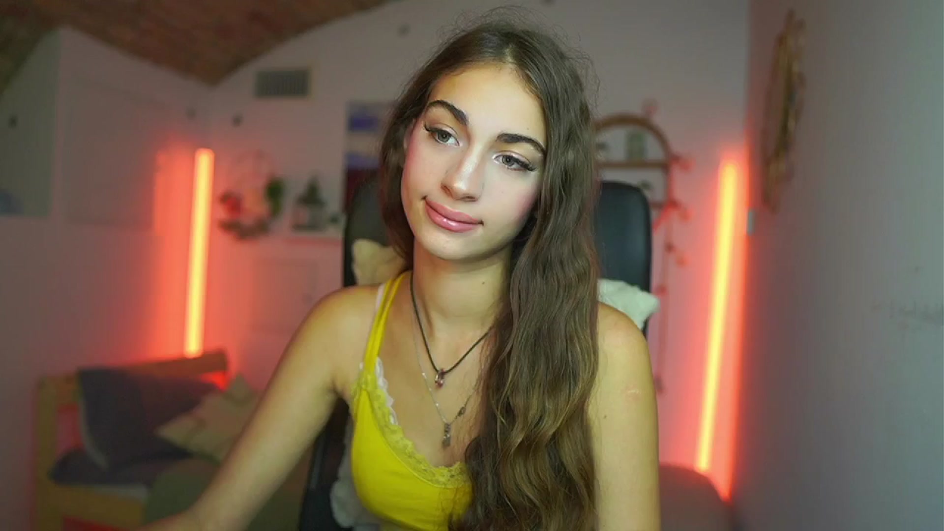Gallery image thumbnail from Sophie__Grey's myfreecams stream on, 08/01/2025, 14:40 image 2 of 20
