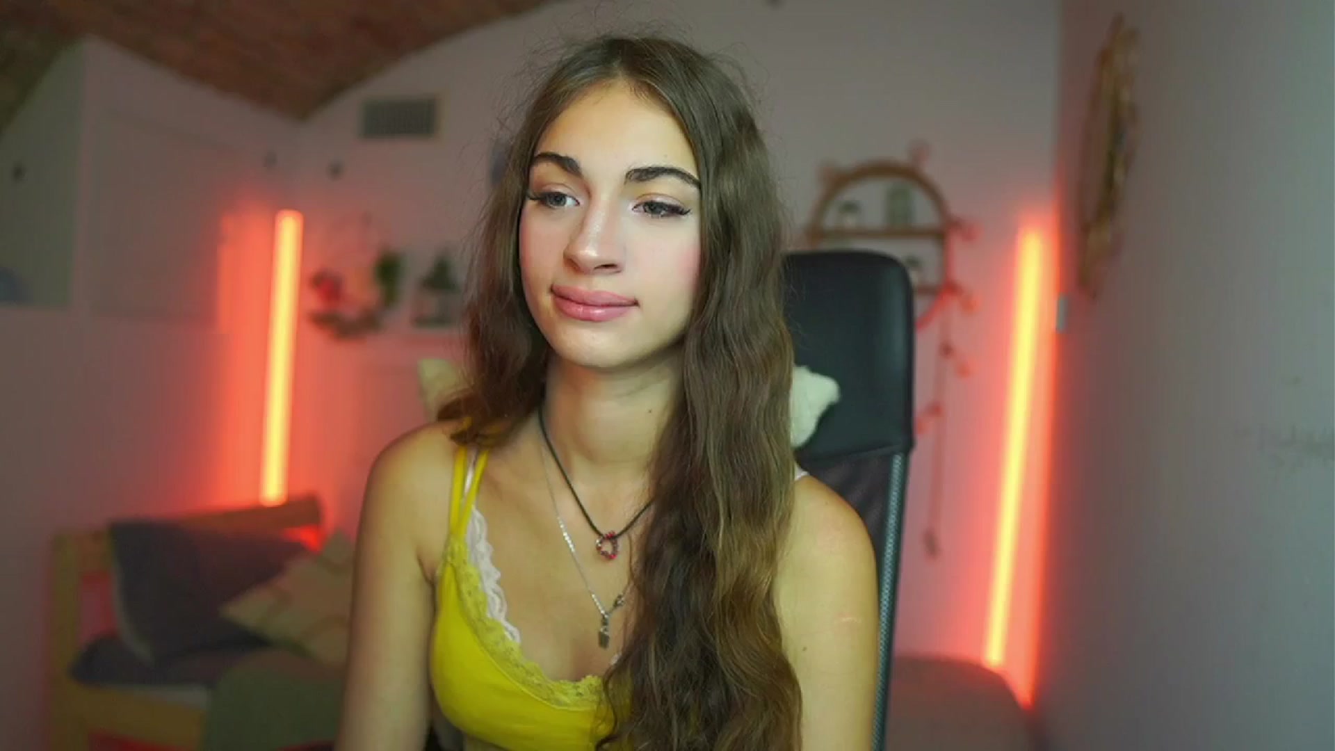 Gallery image thumbnail from Sophie__Grey's myfreecams stream on, 08/01/2025, 14:40 image 14 of 20