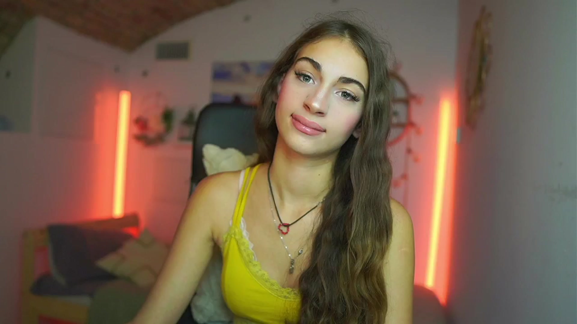 Gallery image thumbnail from Sophie__Grey's myfreecams stream on, 08/01/2025, 14:40 image 3 of 20
