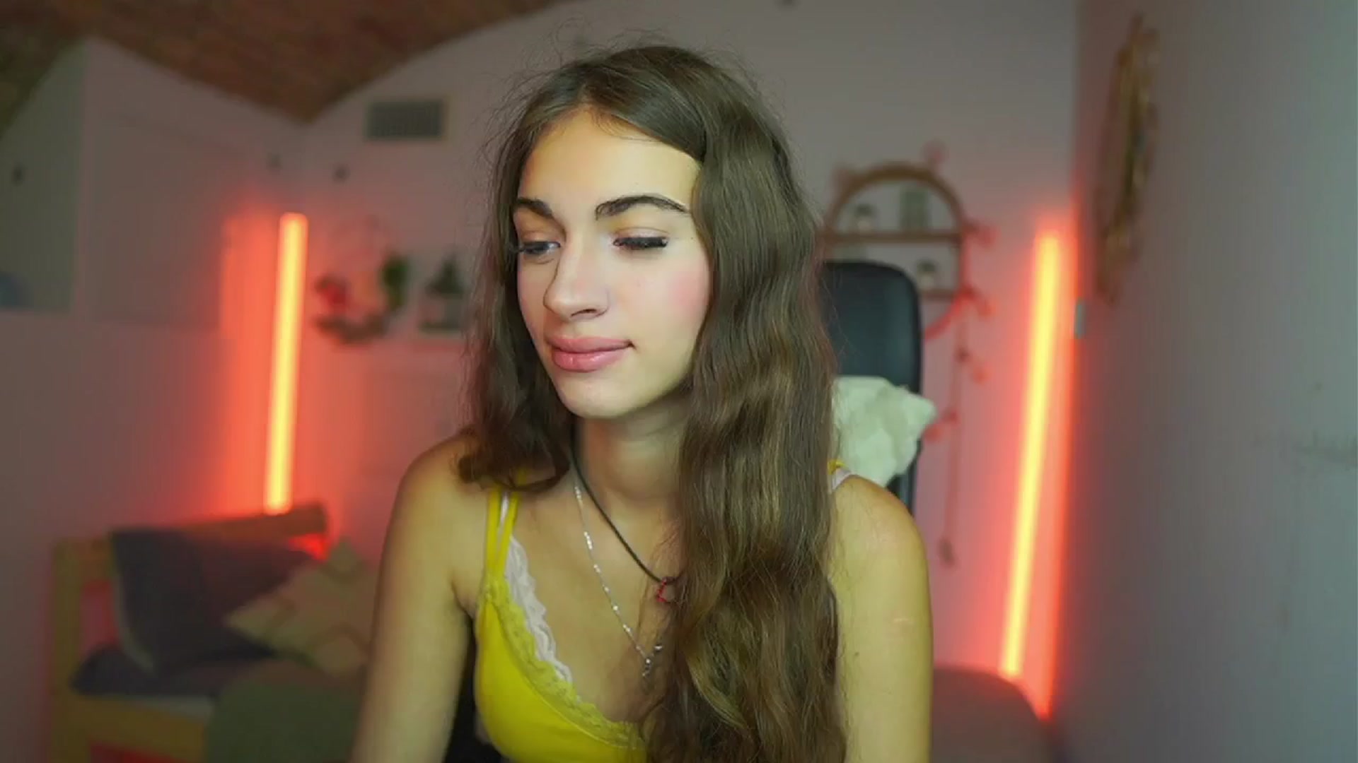 Gallery image thumbnail from Sophie__Grey's myfreecams stream on, 08/01/2025, 14:40 image 18 of 20
