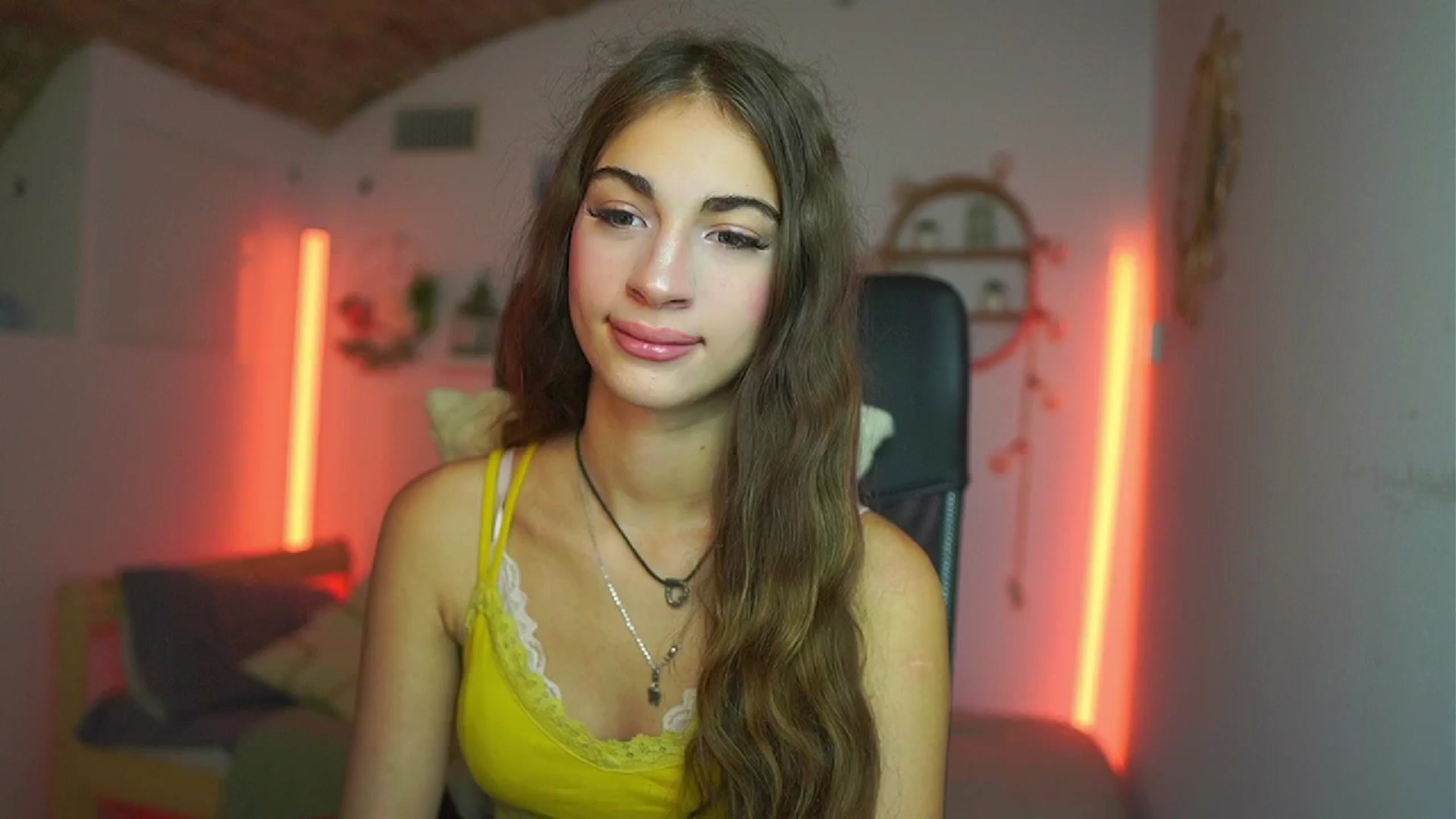 Gallery image thumbnail from Sophie__Grey's myfreecams stream on, 08/01/2025, 14:40 image 10 of 20
