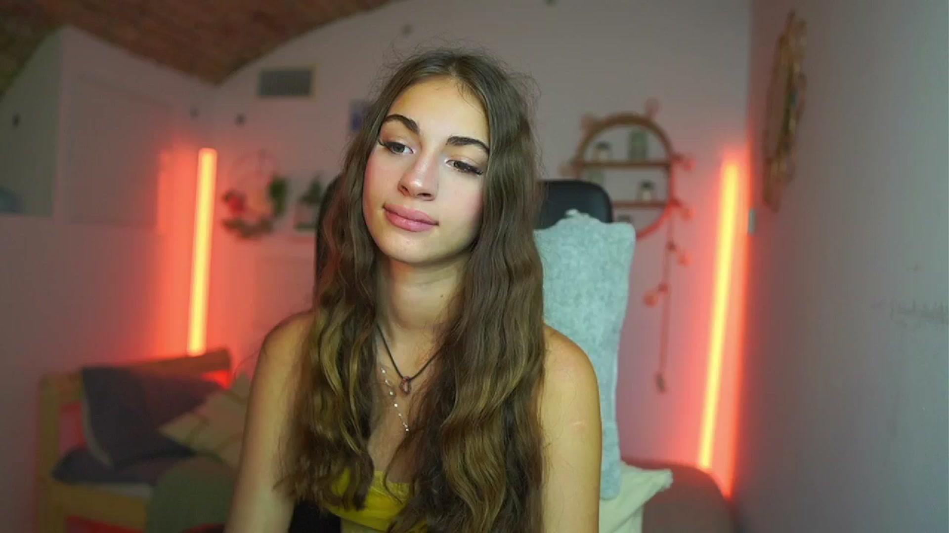 Gallery image thumbnail from Sophie__Grey's myfreecams stream on, 08/01/2025, 16:34 image 4 of 20