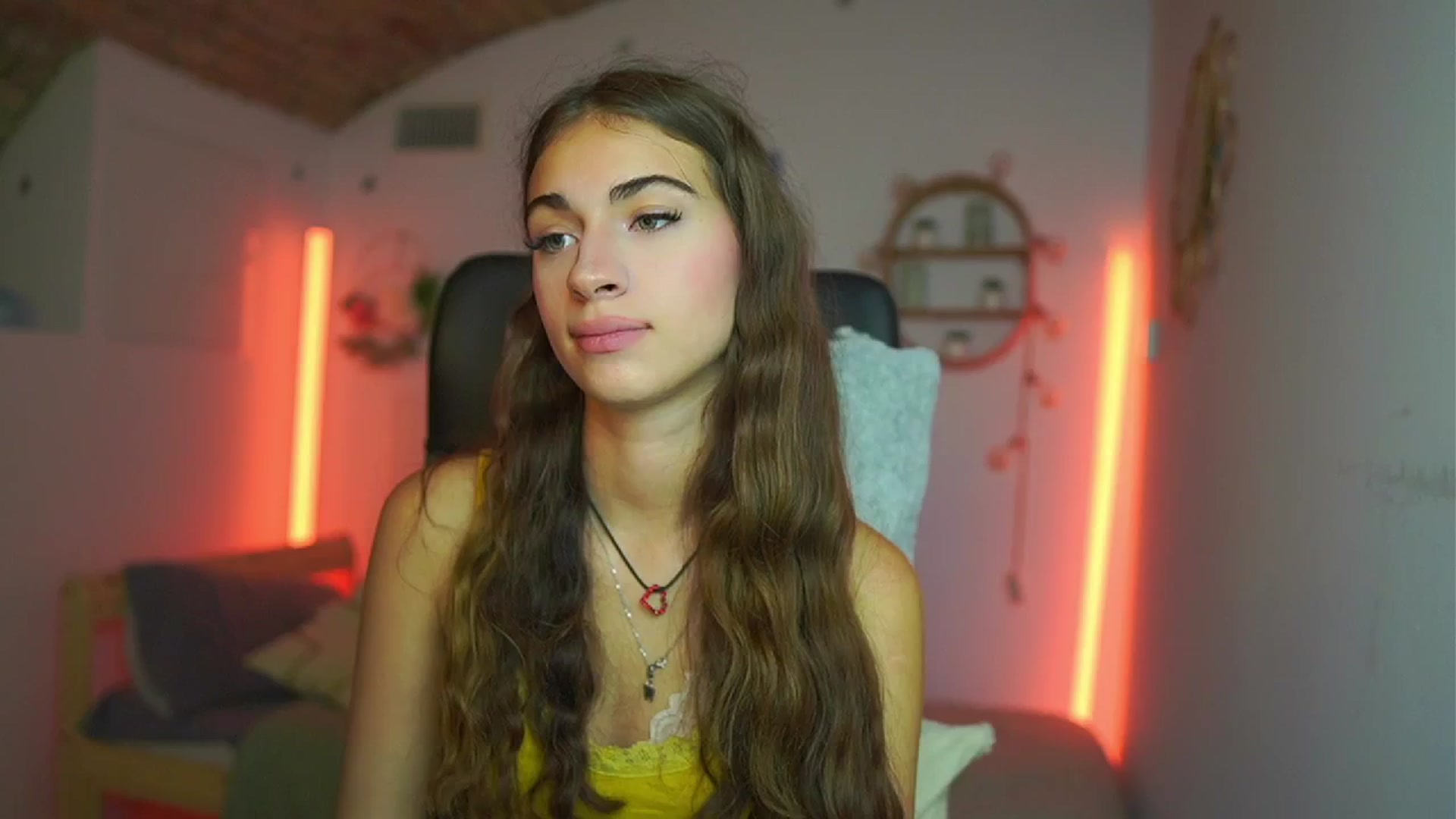 Gallery image thumbnail from Sophie__Grey's myfreecams stream on, 08/01/2025, 16:34 image 10 of 20