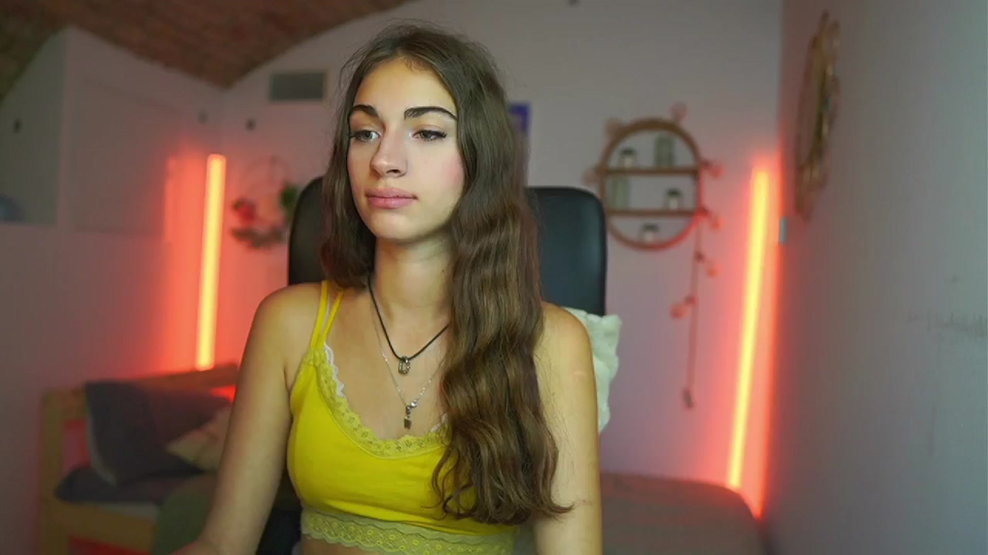 Gallery image thumbnail from Sophie__Grey's myfreecams stream on, 08/01/2025, 17:52 image 5 of 20