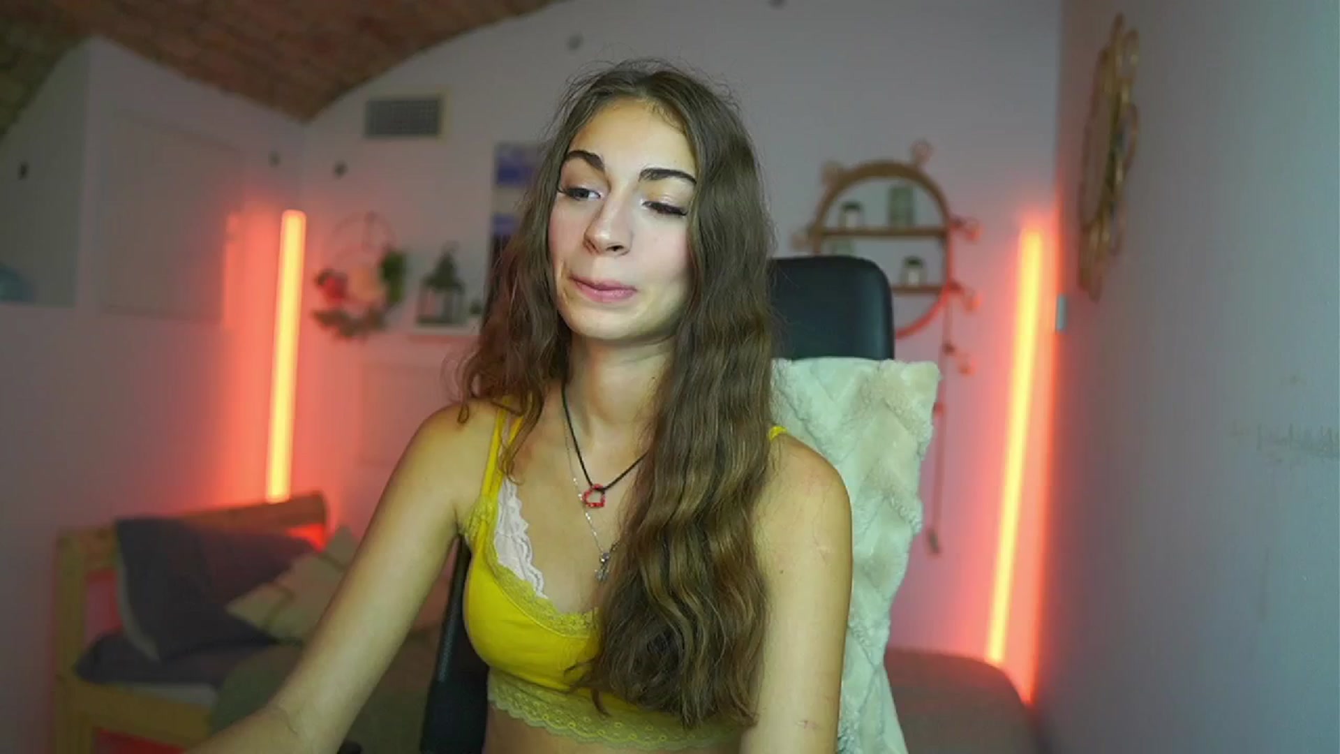 Gallery image thumbnail from Sophie__Grey's myfreecams stream on, 08/01/2025, 17:52 image 13 of 20