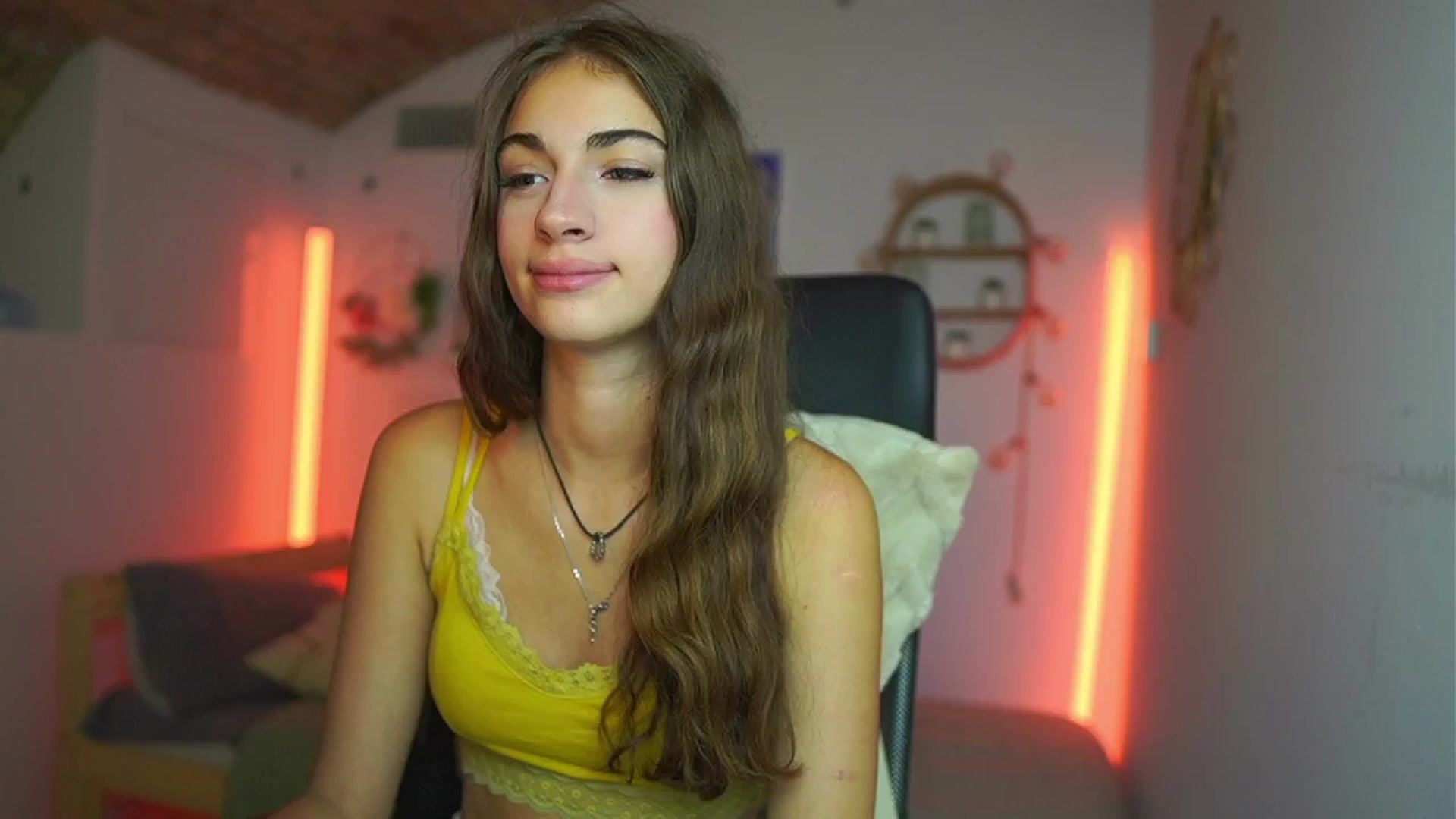 Gallery image thumbnail from Sophie__Grey's myfreecams stream on, 08/01/2025, 17:52 image 6 of 20