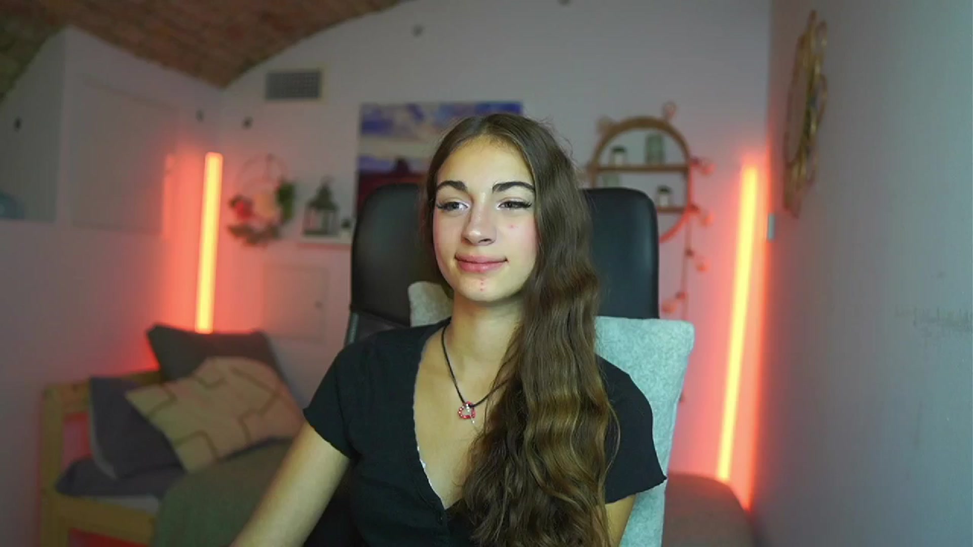 Gallery image thumbnail from Sophie__Grey's myfreecams stream on, 08/02/2025, 13:45 image 14 of 20