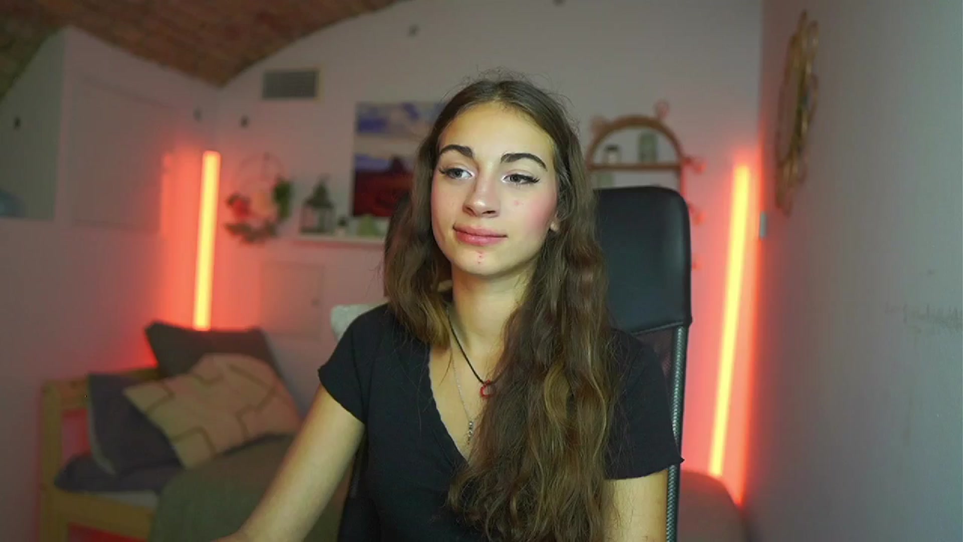 Gallery image thumbnail from Sophie__Grey's myfreecams stream on, 08/02/2025, 13:45 image 18 of 20