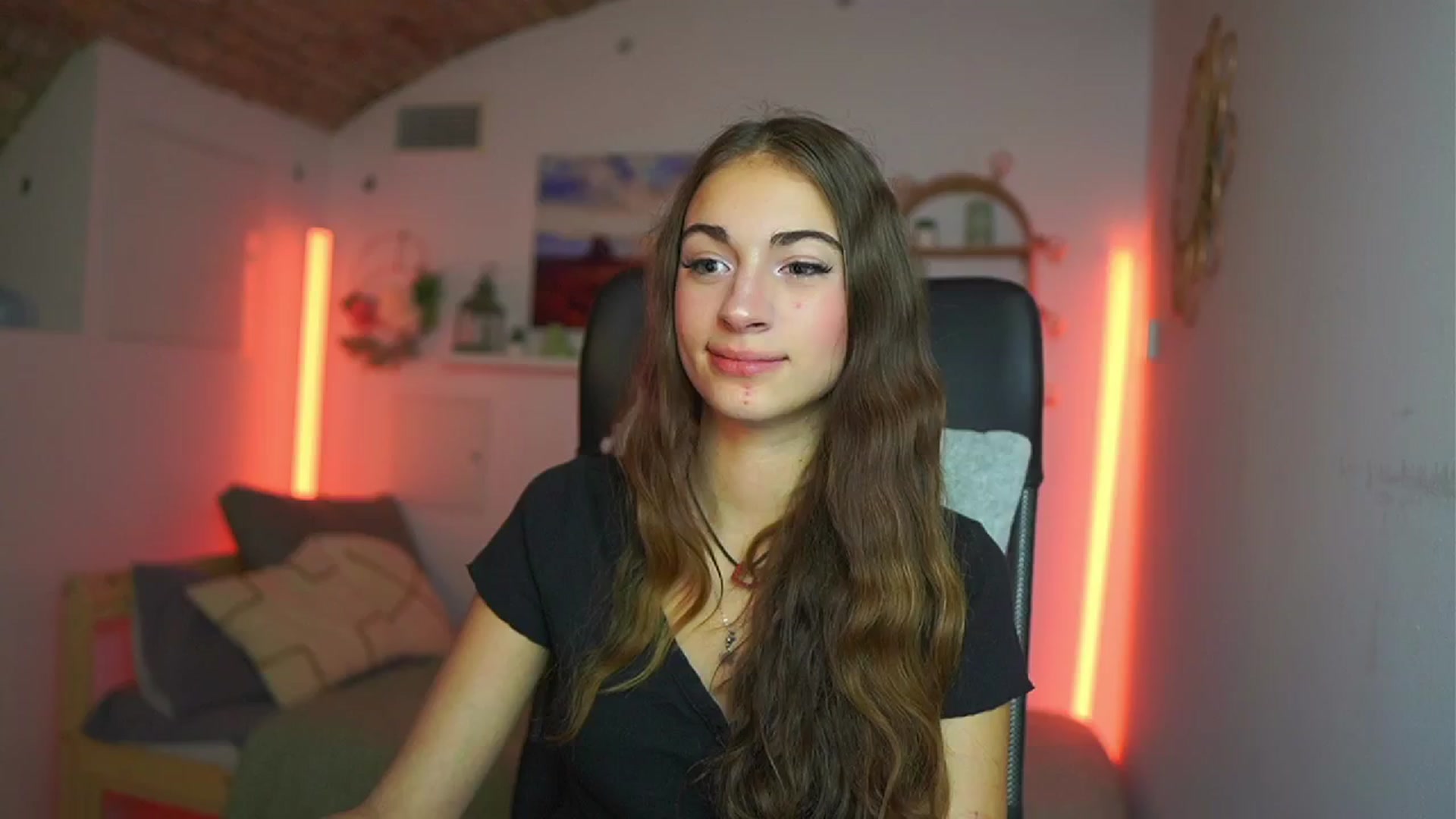 Gallery image thumbnail from Sophie__Grey's myfreecams stream on, 08/02/2025, 13:45 image 4 of 20