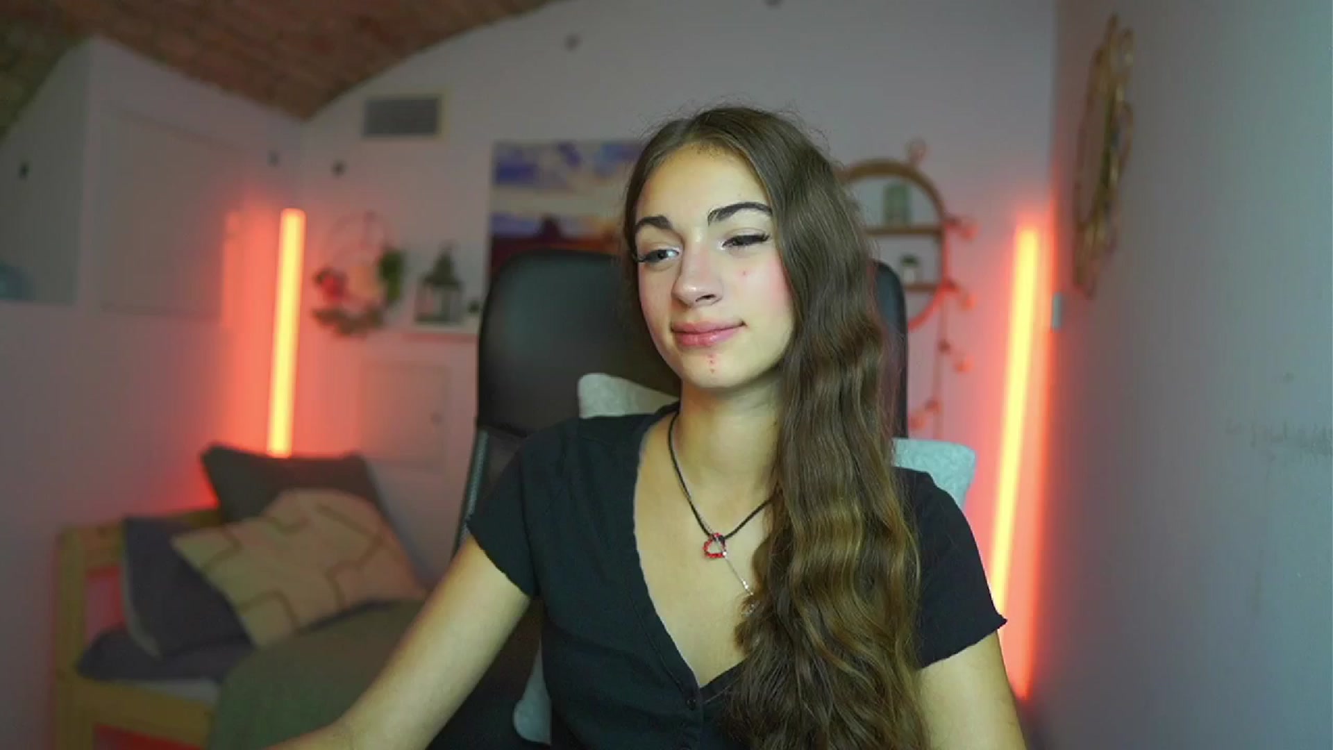 Gallery image thumbnail from Sophie__Grey's myfreecams stream on, 08/02/2025, 13:45 image 13 of 20