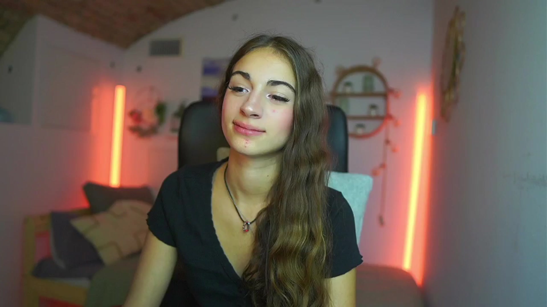Gallery image thumbnail from Sophie__Grey's myfreecams stream on, 08/02/2025, 13:45 image 12 of 20