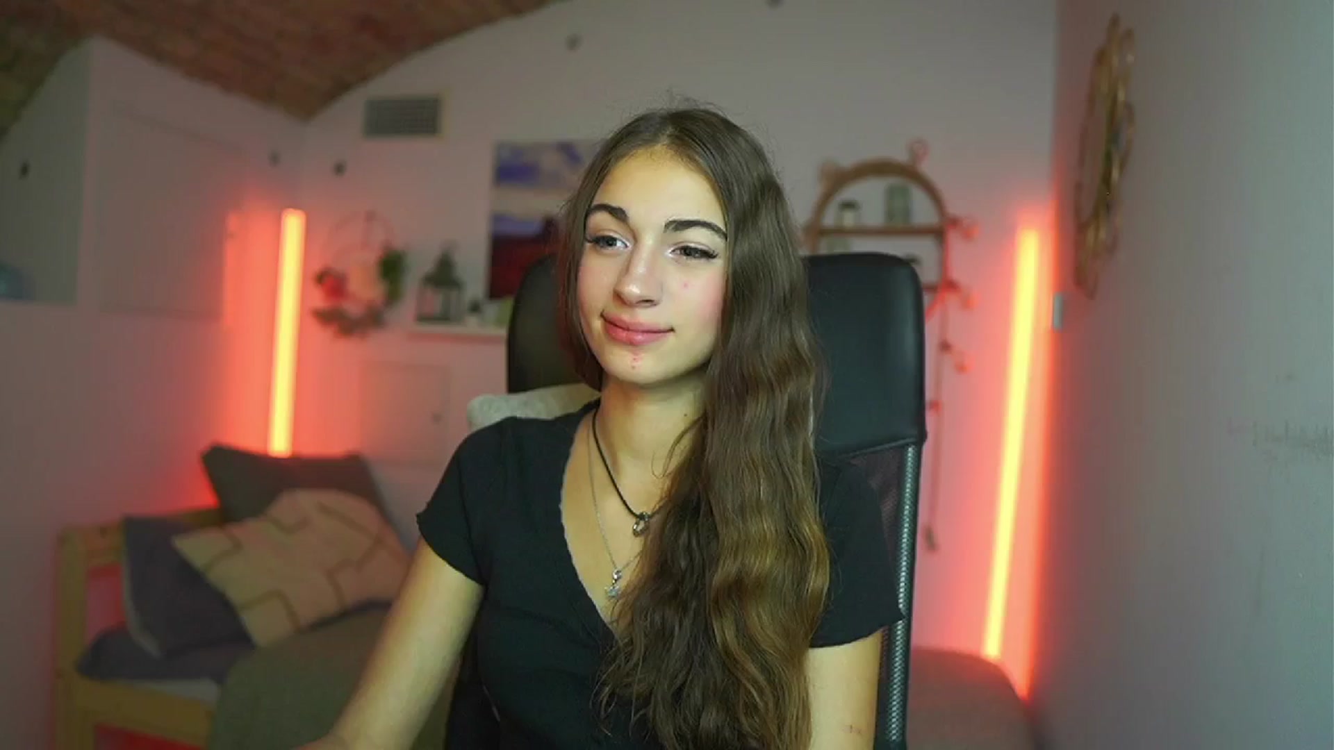 Gallery image thumbnail from Sophie__Grey's myfreecams stream on, 08/02/2025, 13:45 image 6 of 20