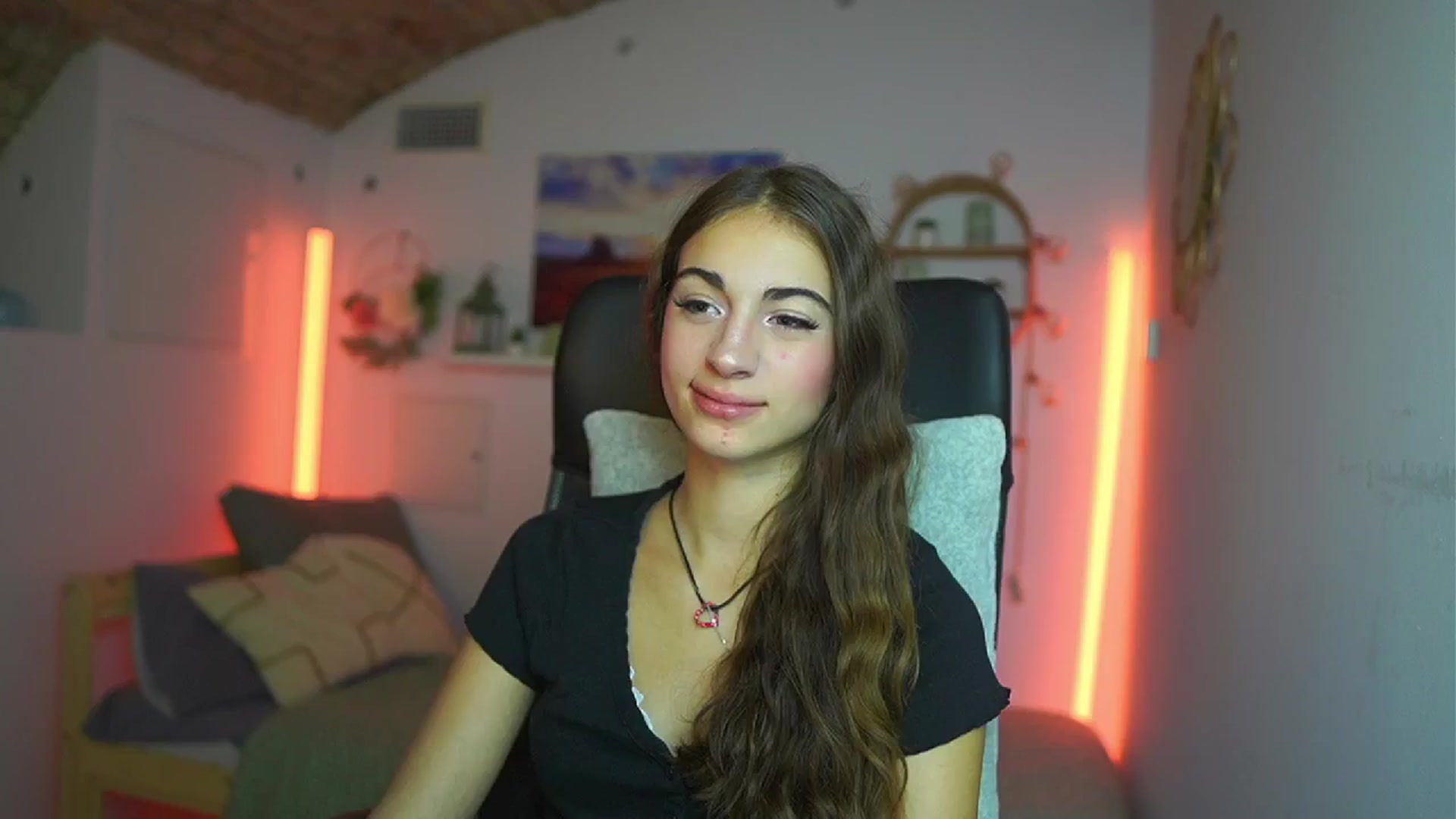 Gallery image thumbnail from Sophie__Grey's myfreecams stream on, 08/02/2025, 13:45 image 15 of 20