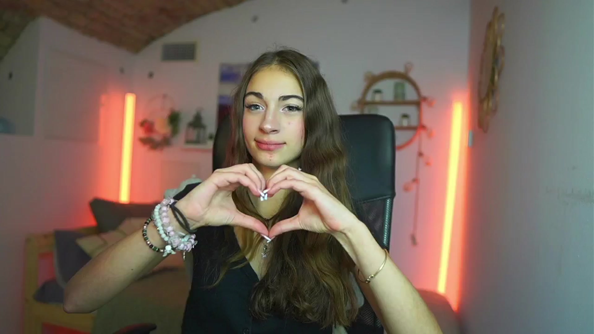 Gallery image thumbnail from Sophie__Grey's myfreecams stream on, 08/02/2025, 13:45 image 3 of 20