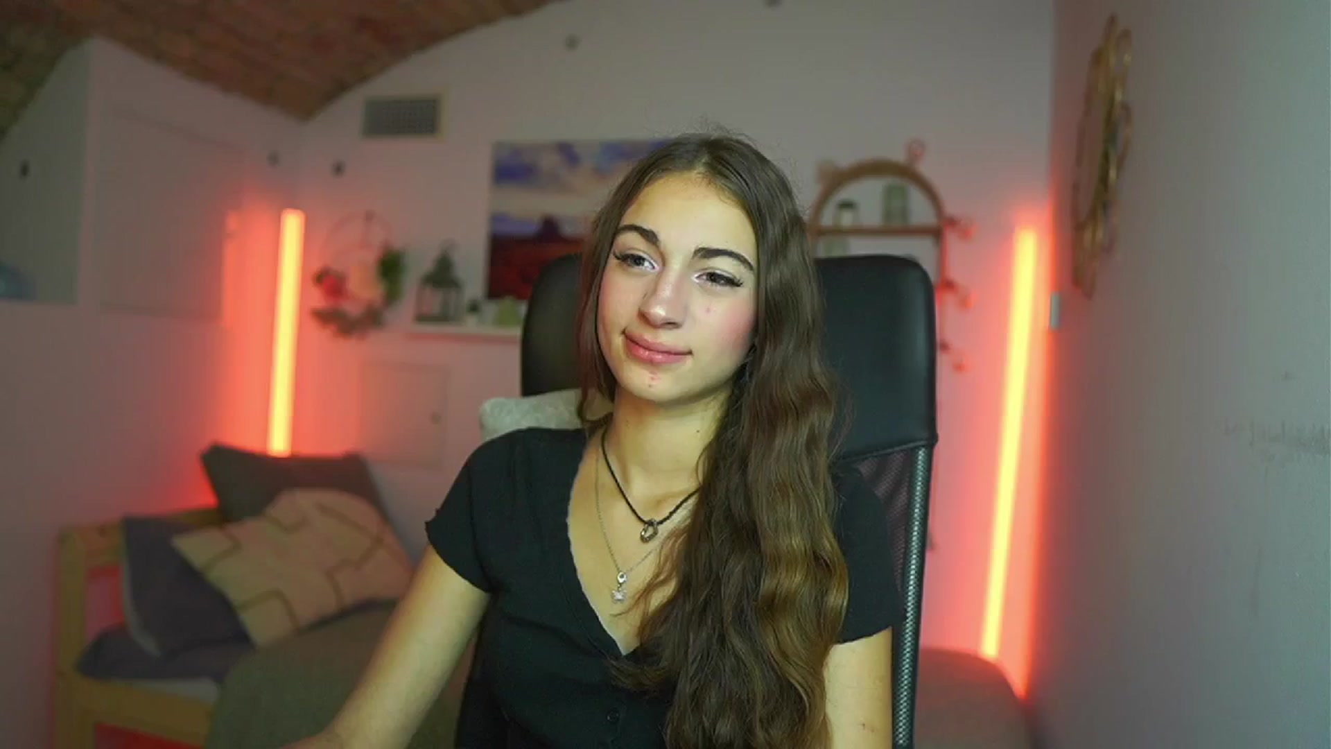 Gallery image thumbnail from Sophie__Grey's myfreecams stream on, 08/02/2025, 13:45 image 8 of 20