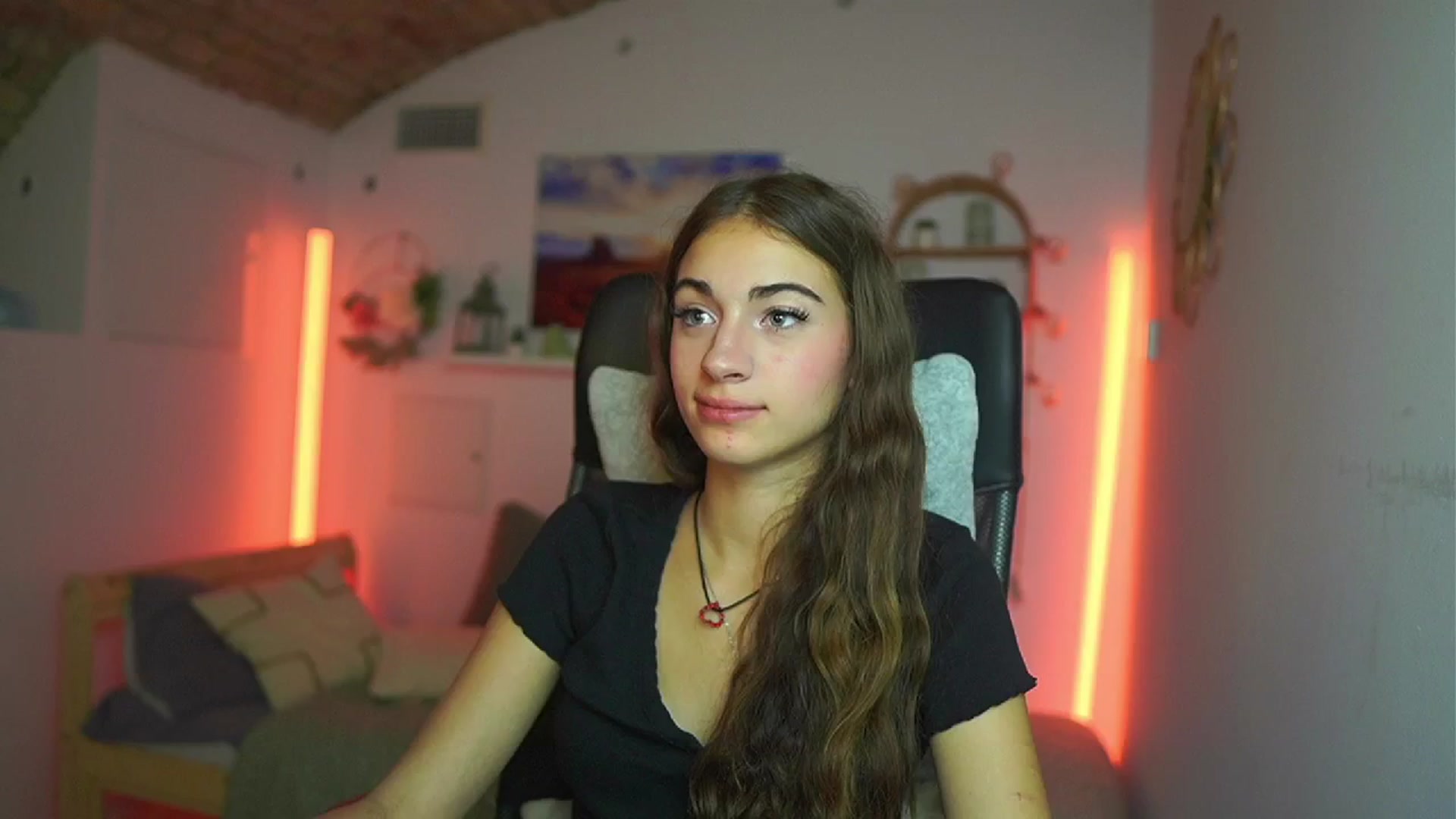 Gallery image thumbnail from Sophie__Grey's myfreecams stream on, 08/02/2025, 15:19 image 17 of 20