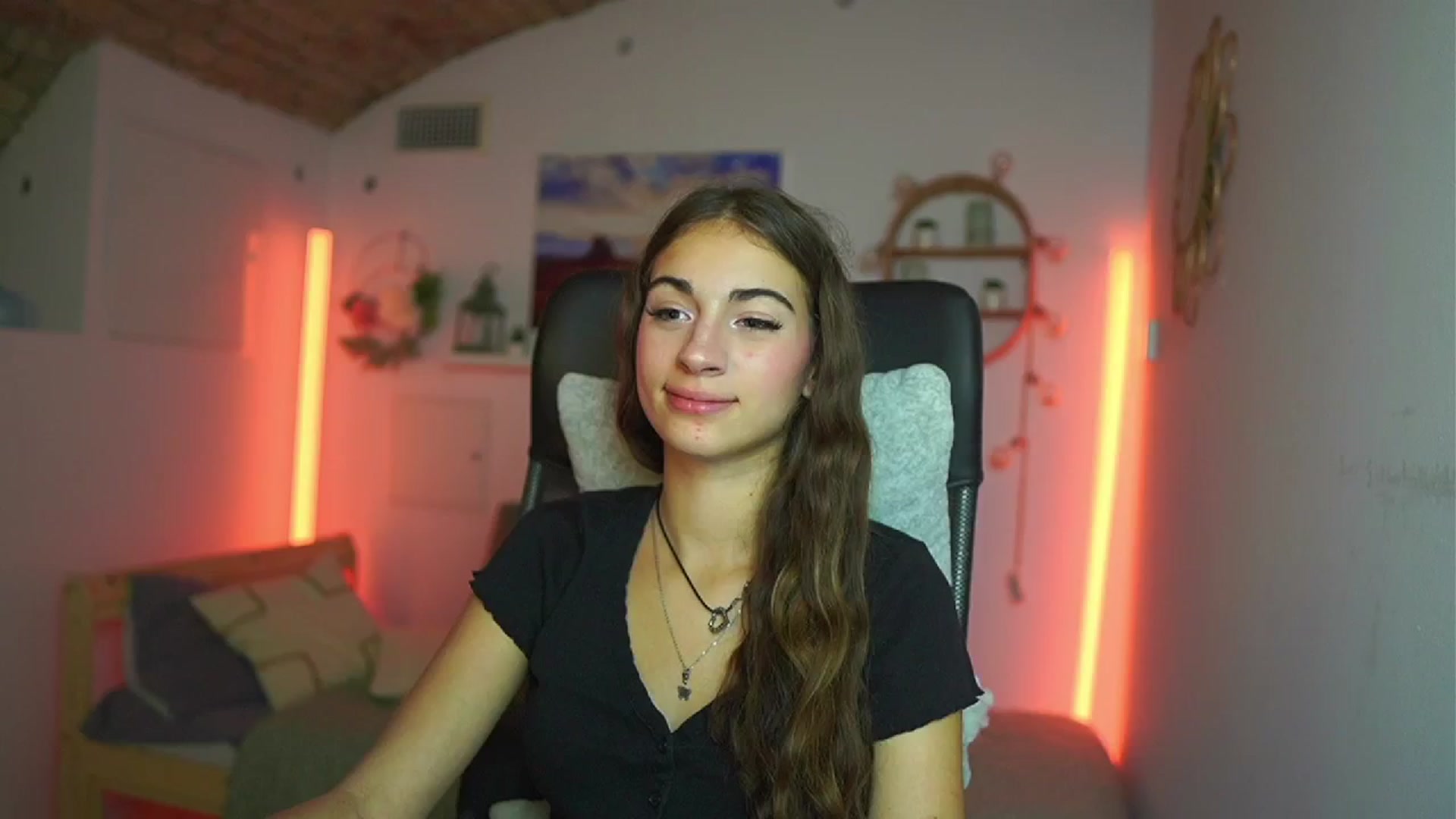 Gallery image thumbnail from Sophie__Grey's myfreecams stream on, 08/02/2025, 15:19 image 7 of 20