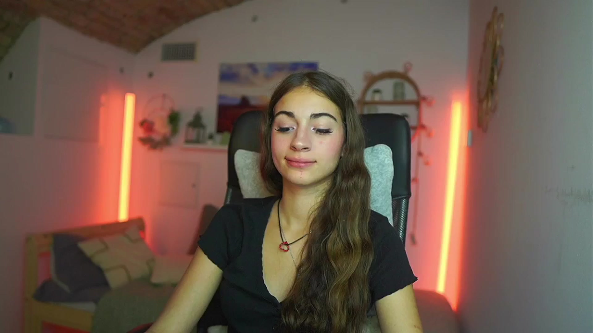 Gallery image thumbnail from Sophie__Grey's myfreecams stream on, 08/02/2025, 15:19 image 16 of 20