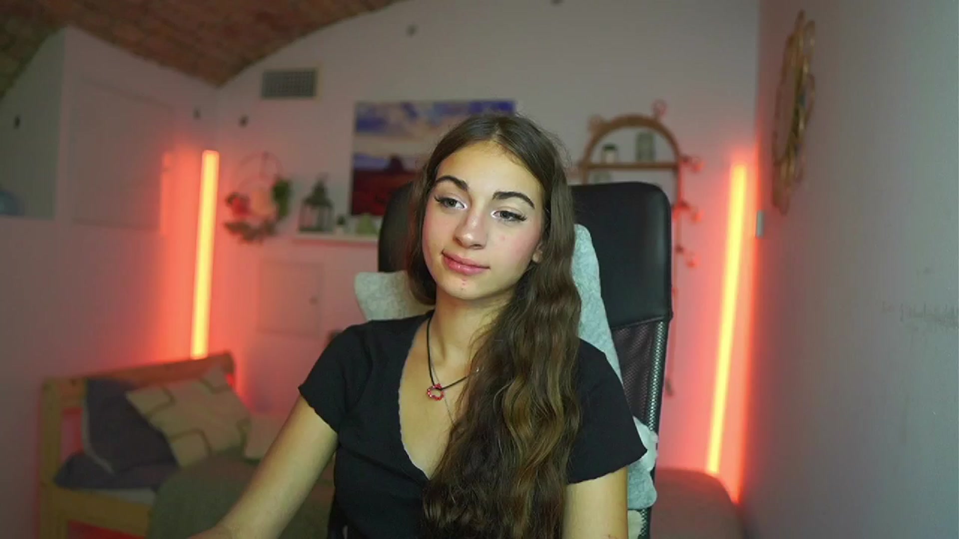 Gallery image thumbnail from Sophie__Grey's myfreecams stream on, 08/02/2025, 15:19 image 18 of 20