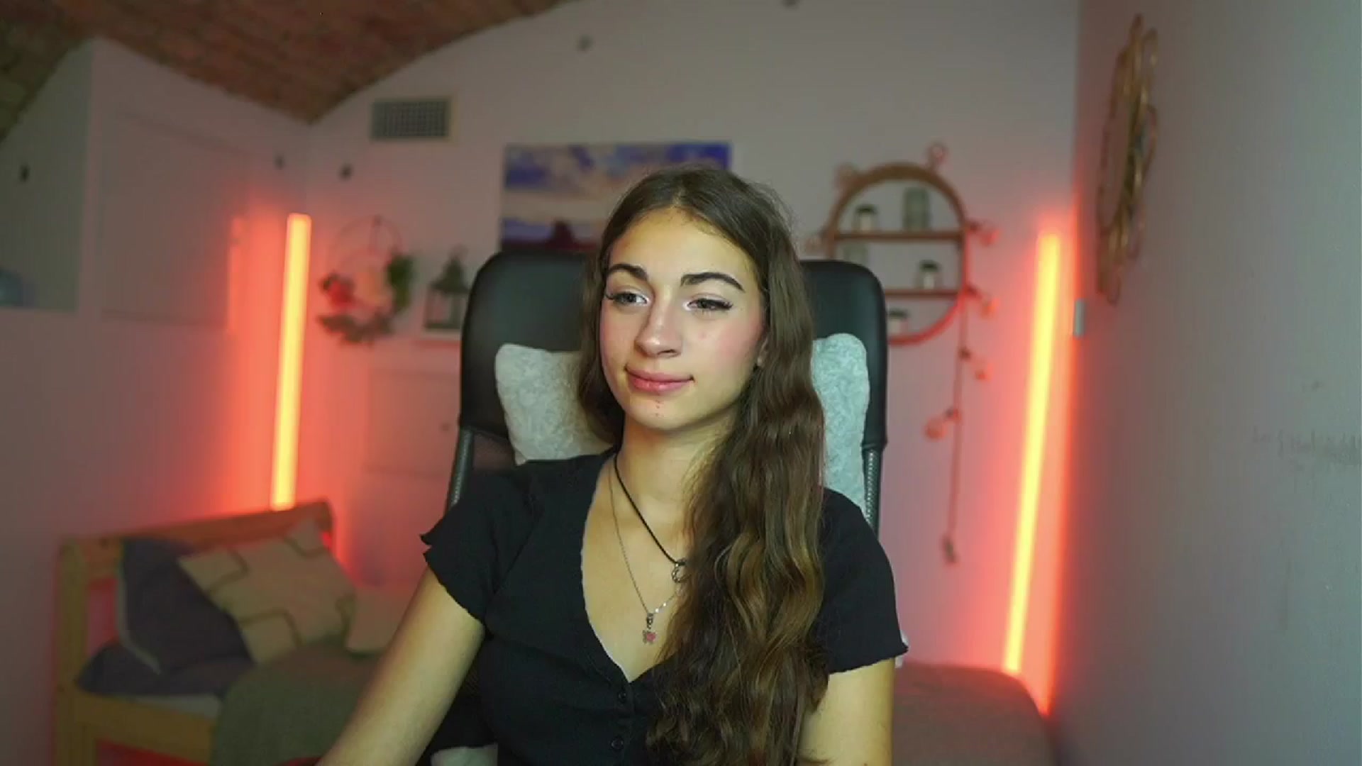 Gallery image thumbnail from Sophie__Grey's myfreecams stream on, 08/02/2025, 15:19 image 12 of 20