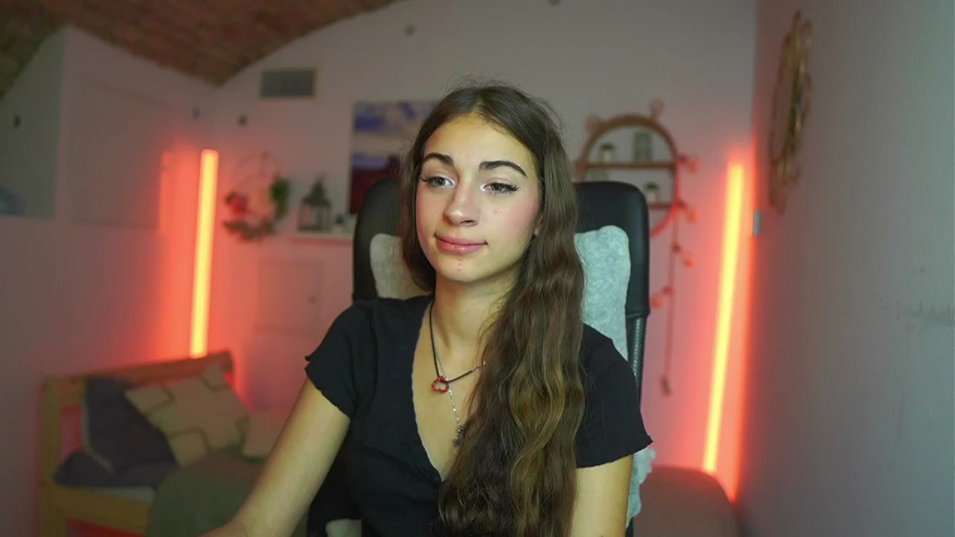 Gallery image thumbnail from Sophie__Grey's myfreecams stream on, 08/02/2025, 15:19 image 14 of 20