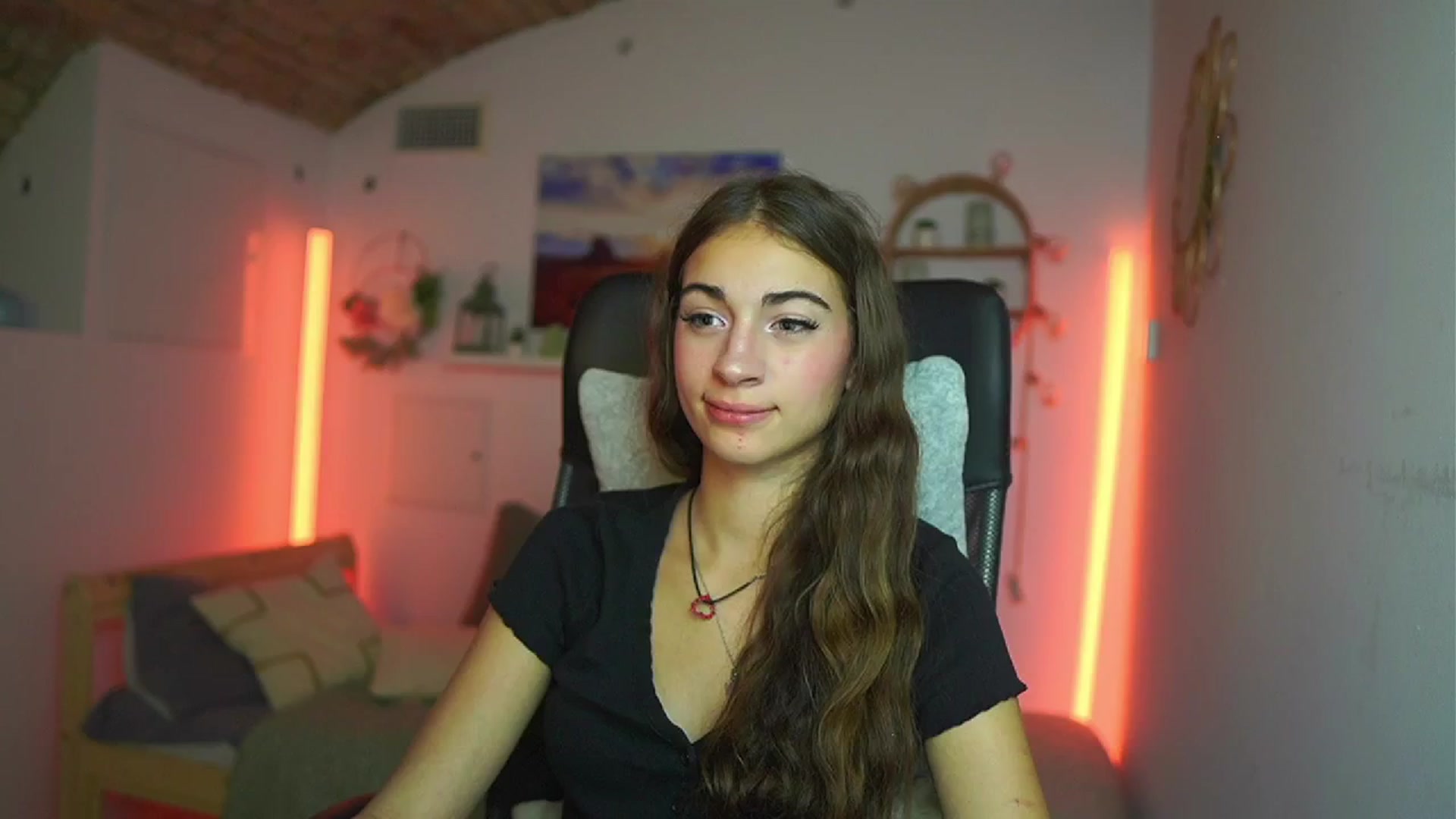 Gallery image thumbnail from Sophie__Grey's myfreecams stream on, 08/02/2025, 15:19 image 15 of 20