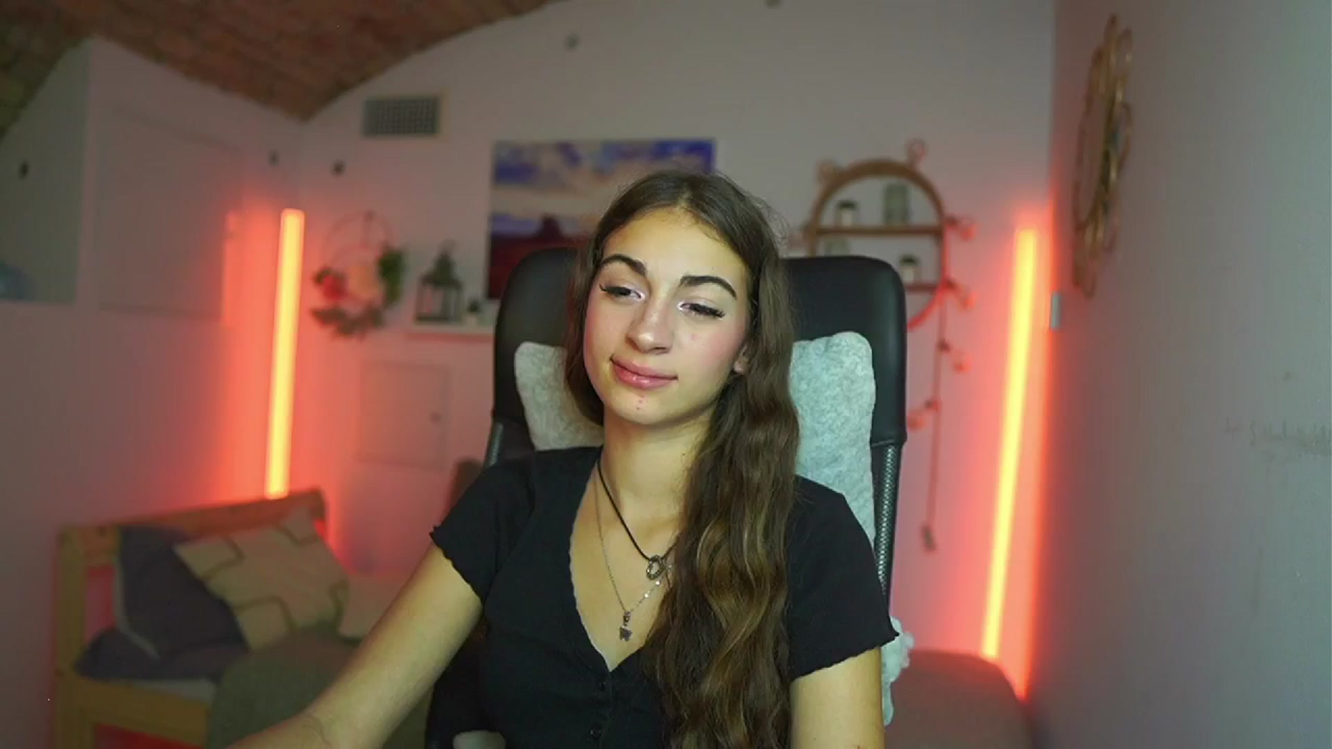 Gallery image thumbnail from Sophie__Grey's myfreecams stream on, 08/02/2025, 15:19 image 8 of 20
