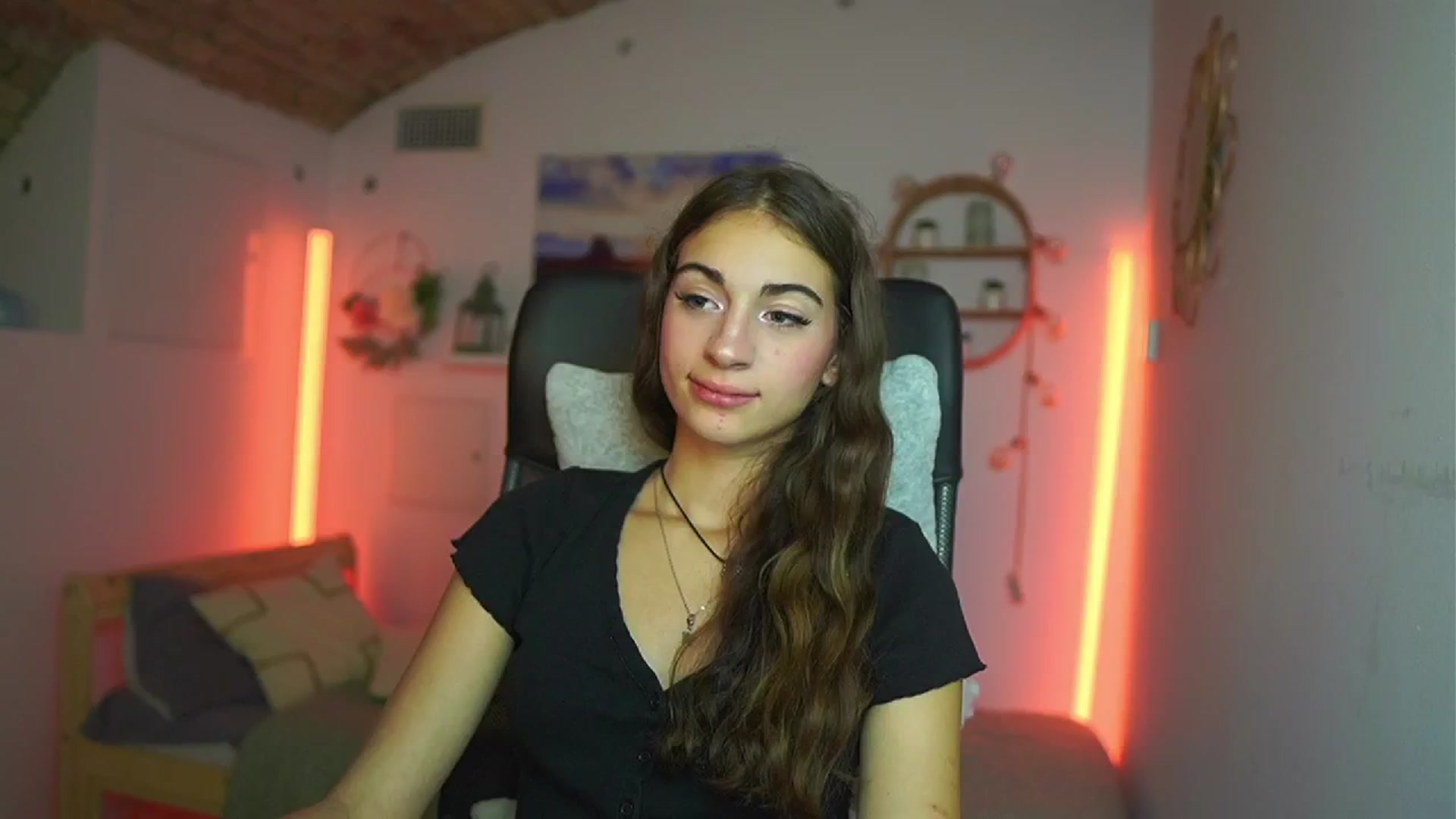 Gallery image thumbnail from Sophie__Grey's myfreecams stream on, 08/02/2025, 15:19 image 11 of 20