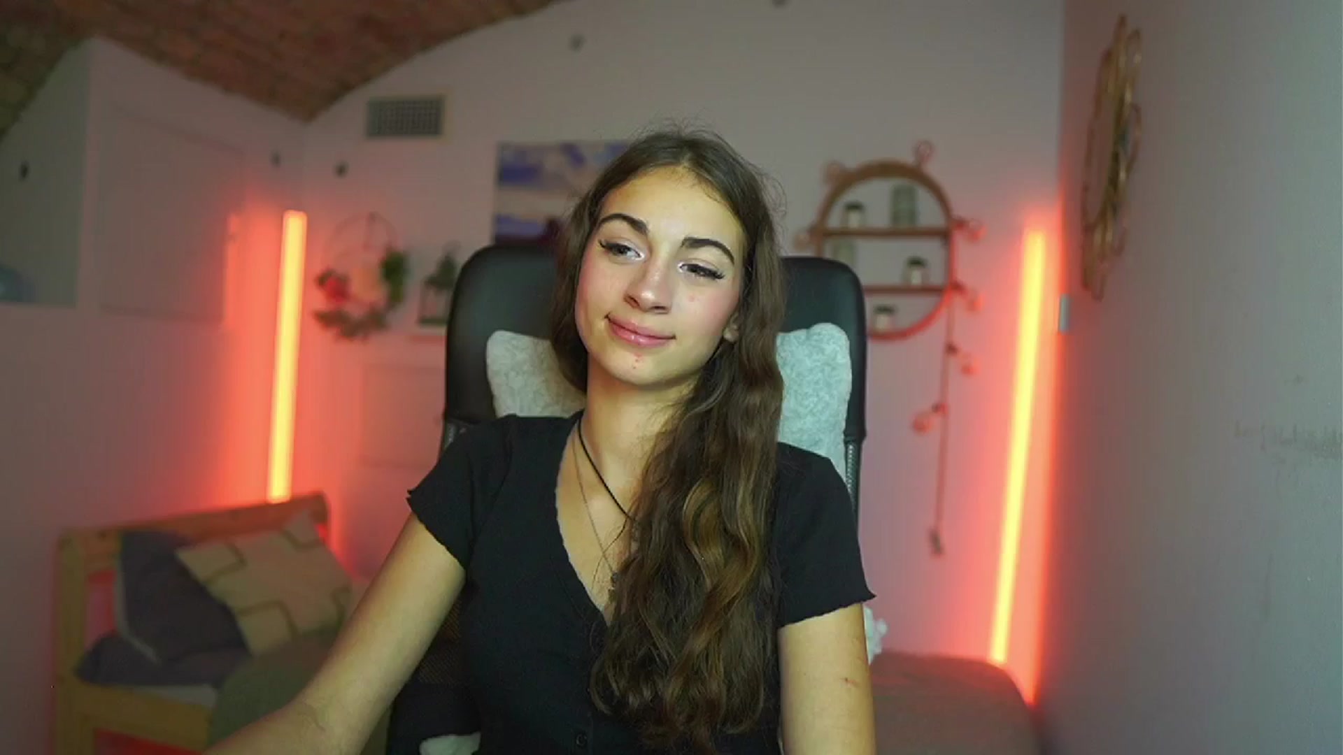 Gallery image thumbnail from Sophie__Grey's myfreecams stream on, 08/02/2025, 15:19 image 6 of 20