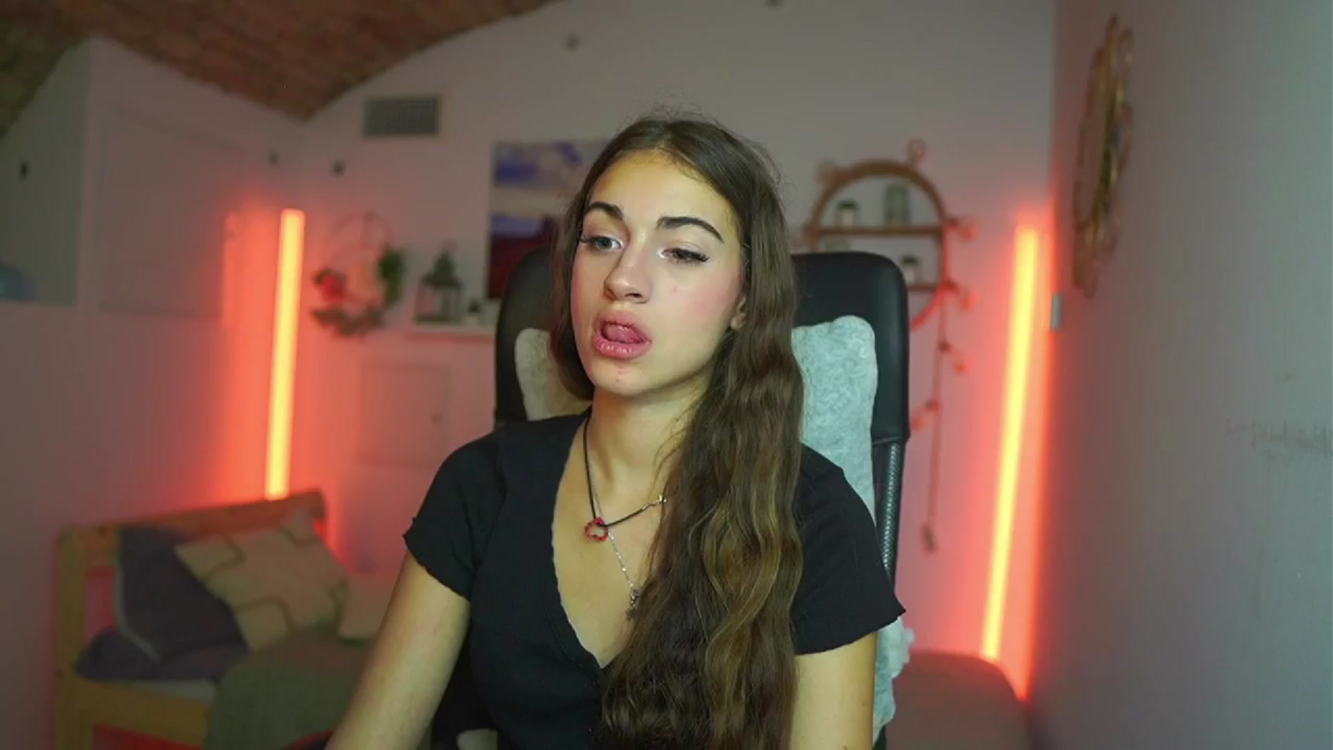 Gallery image thumbnail from Sophie__Grey's myfreecams stream on, 08/02/2025, 15:19 image 13 of 20