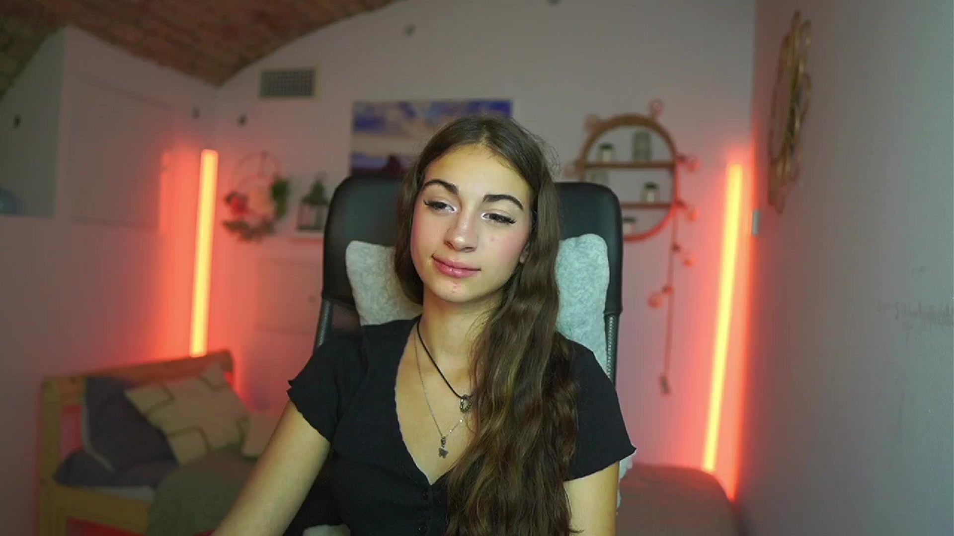 Gallery image thumbnail from Sophie__Grey's myfreecams stream on, 08/02/2025, 15:19 image 9 of 20