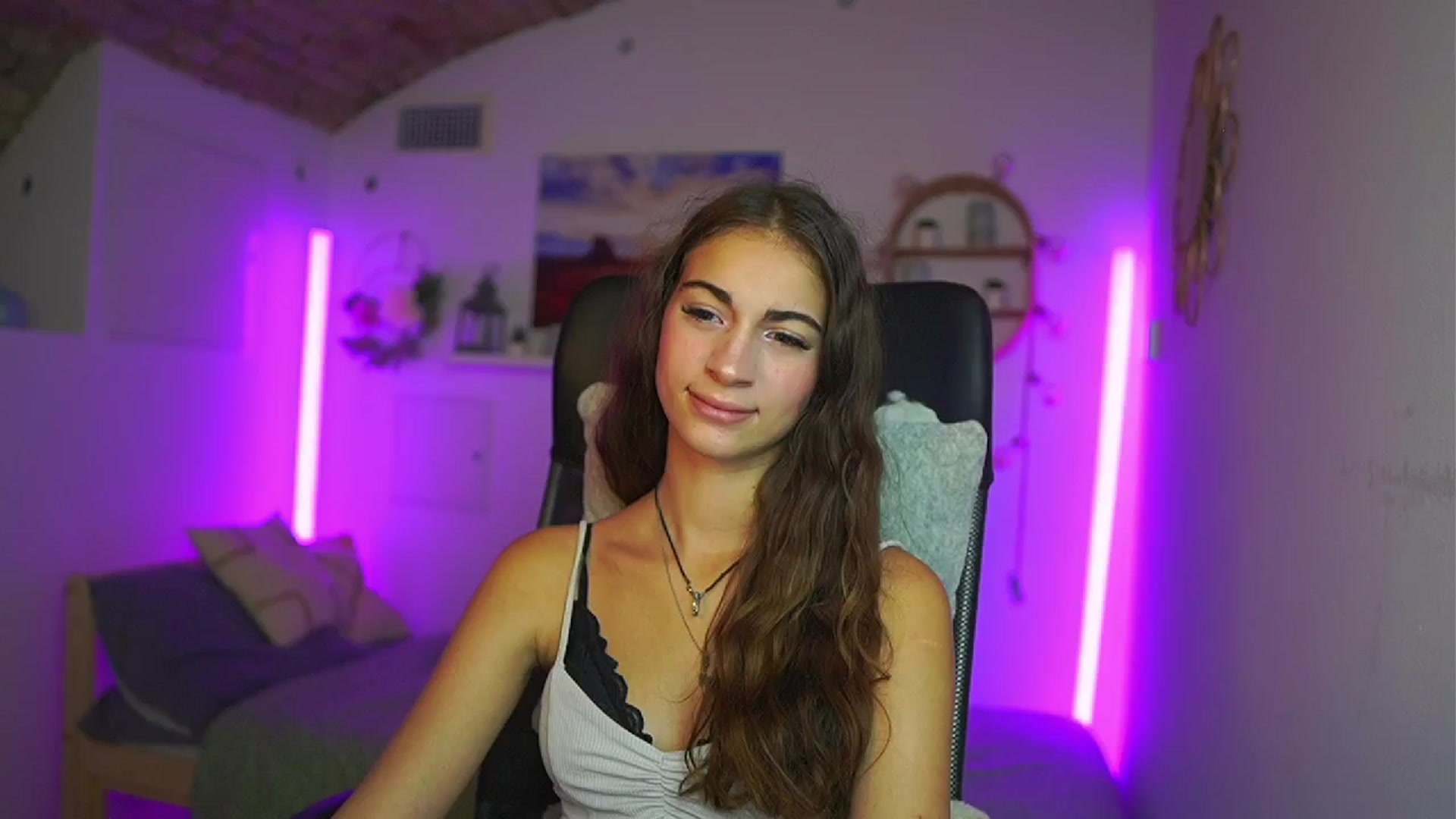Gallery image thumbnail from Sophie__Grey's myfreecams stream on, 08/03/2025, 14:16 image 5 of 20
