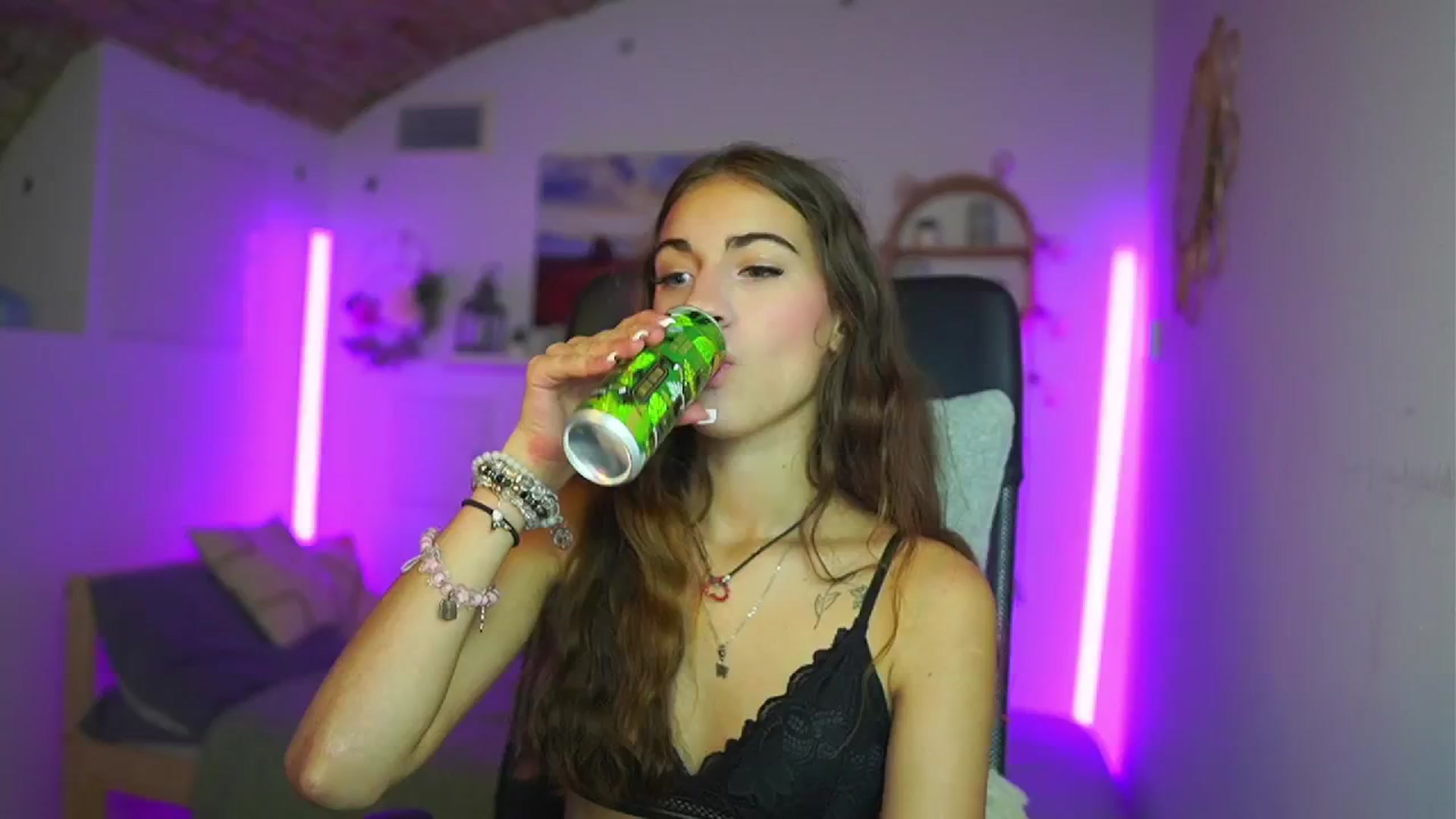 Gallery image thumbnail from Sophie__Grey's myfreecams stream on, 08/03/2025, 14:16 image 14 of 20