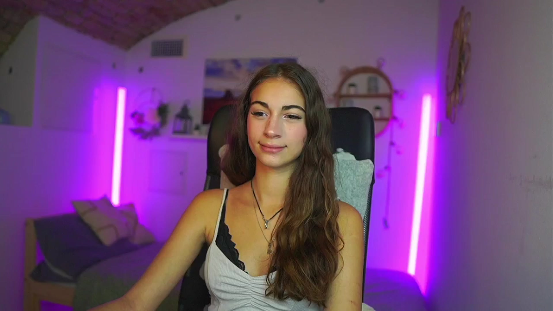 Gallery image thumbnail from Sophie__Grey's myfreecams stream on, 08/03/2025, 14:16 image 1 of 20