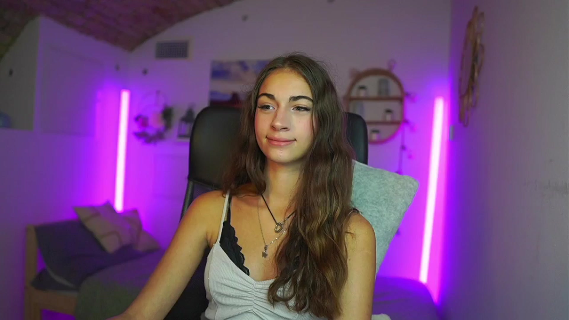 Gallery image thumbnail from Sophie__Grey's myfreecams stream on, 08/03/2025, 14:16 image 20 of 20