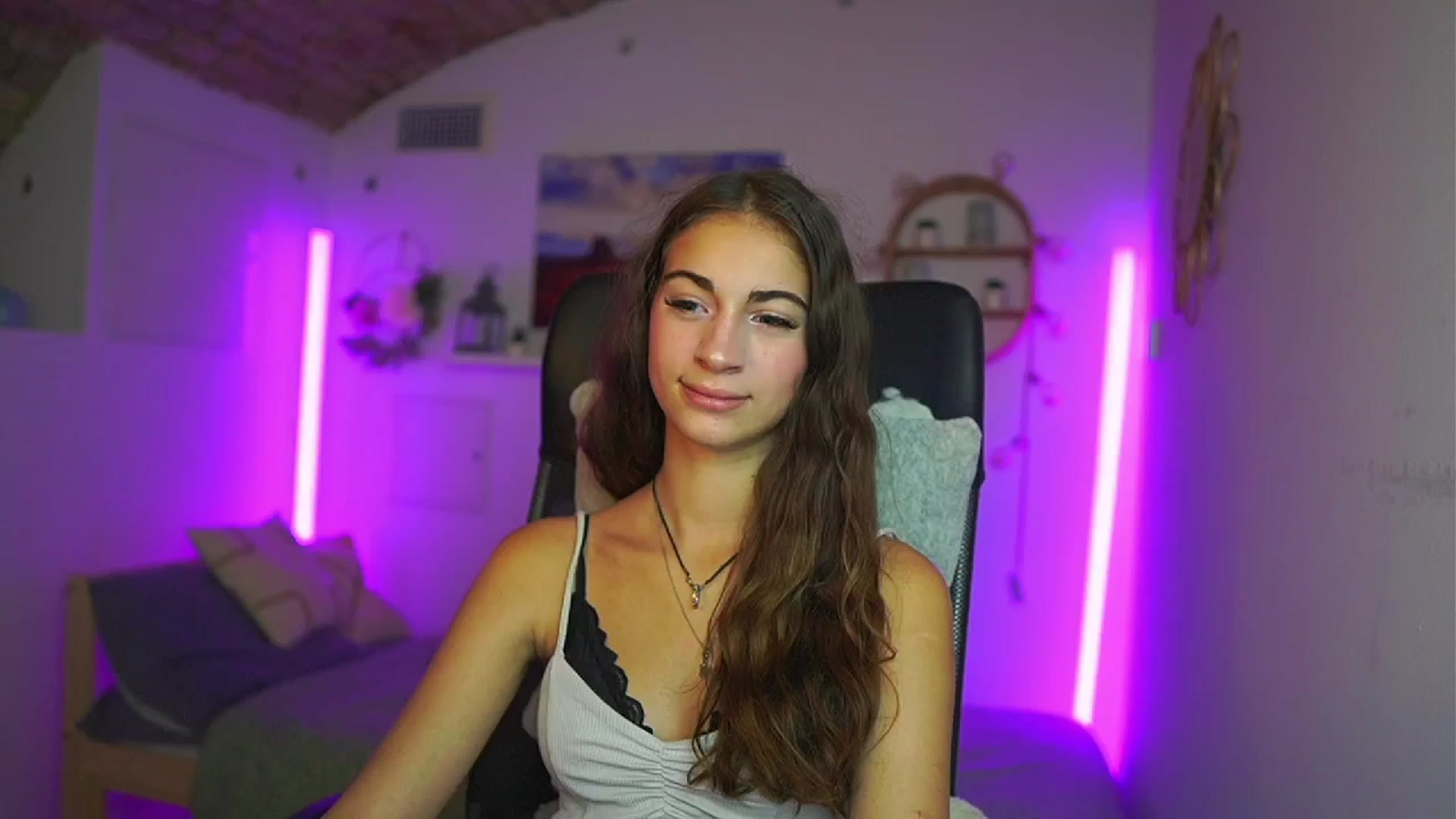 Gallery image thumbnail from Sophie__Grey's myfreecams stream on, 08/03/2025, 14:16 image 3 of 20