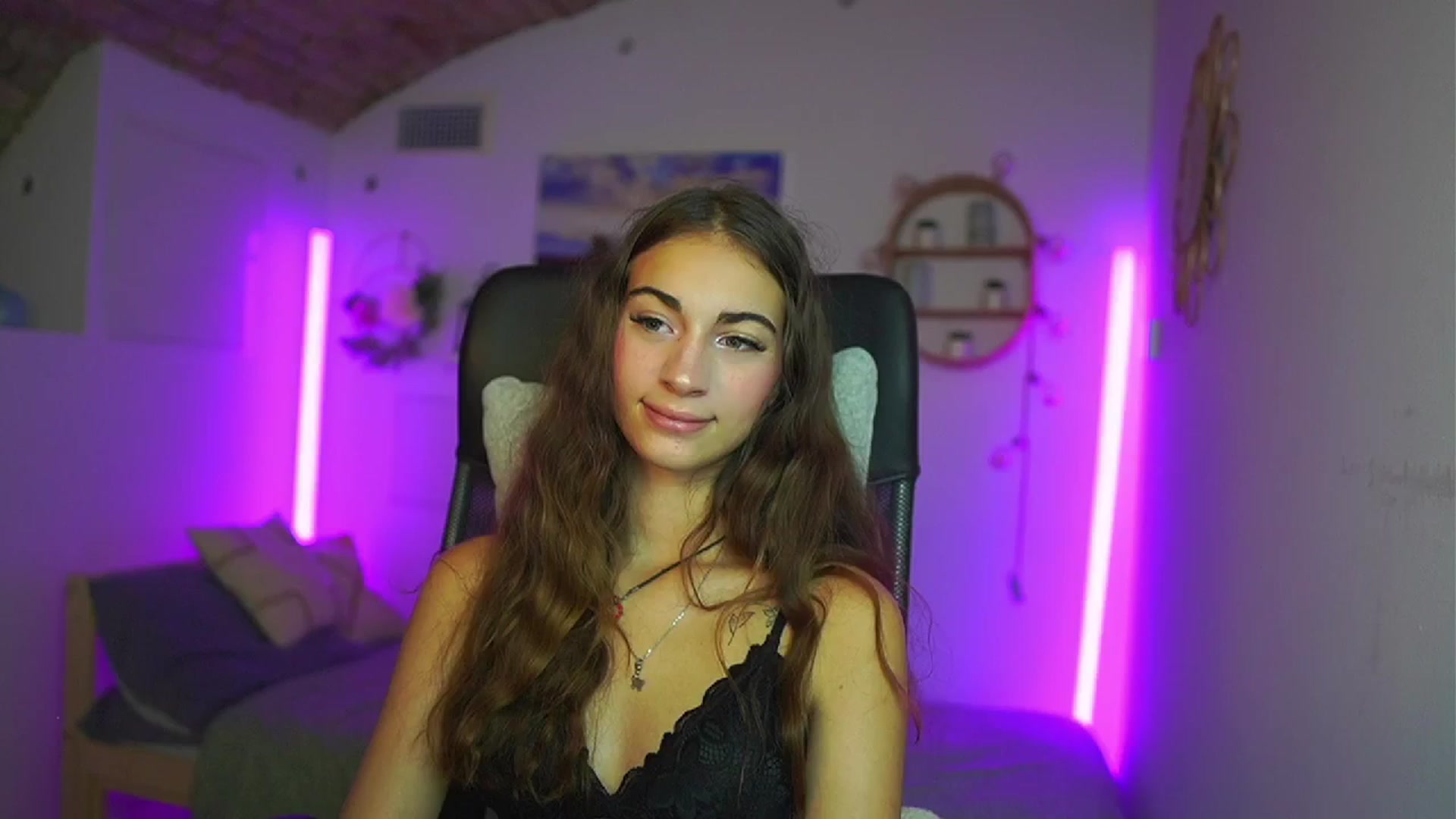 Gallery image thumbnail from Sophie__Grey's myfreecams stream on, 08/03/2025, 14:16 image 16 of 20
