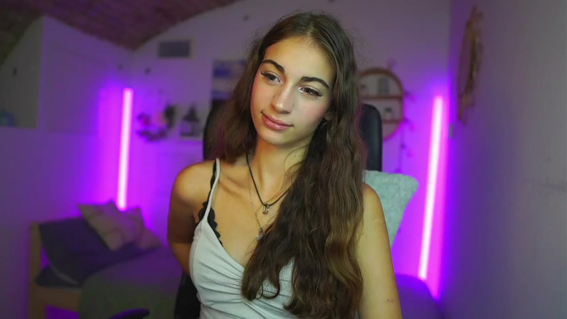 Gallery image thumbnail from Sophie__Grey's myfreecams stream on, 08/03/2025, 15:30 image 16 of 20