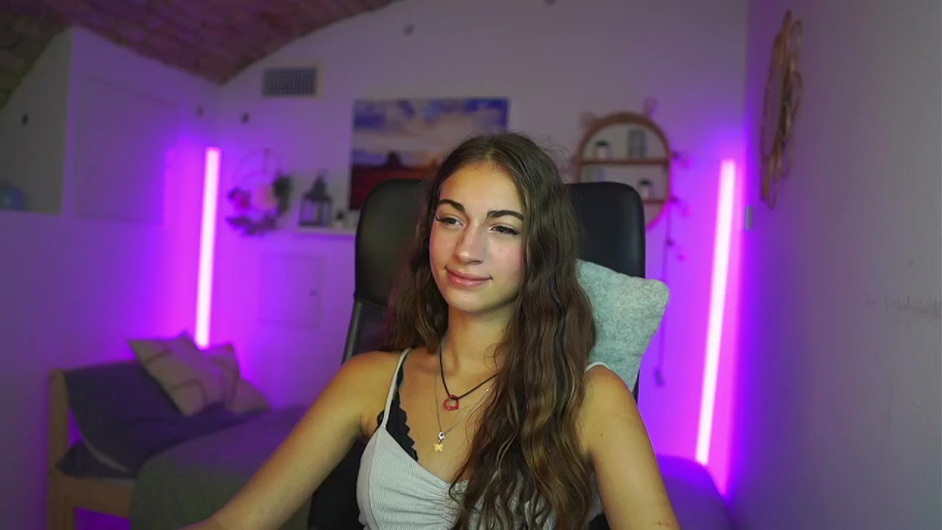 Gallery image thumbnail from Sophie__Grey's myfreecams stream on, 08/03/2025, 15:30 image 8 of 20